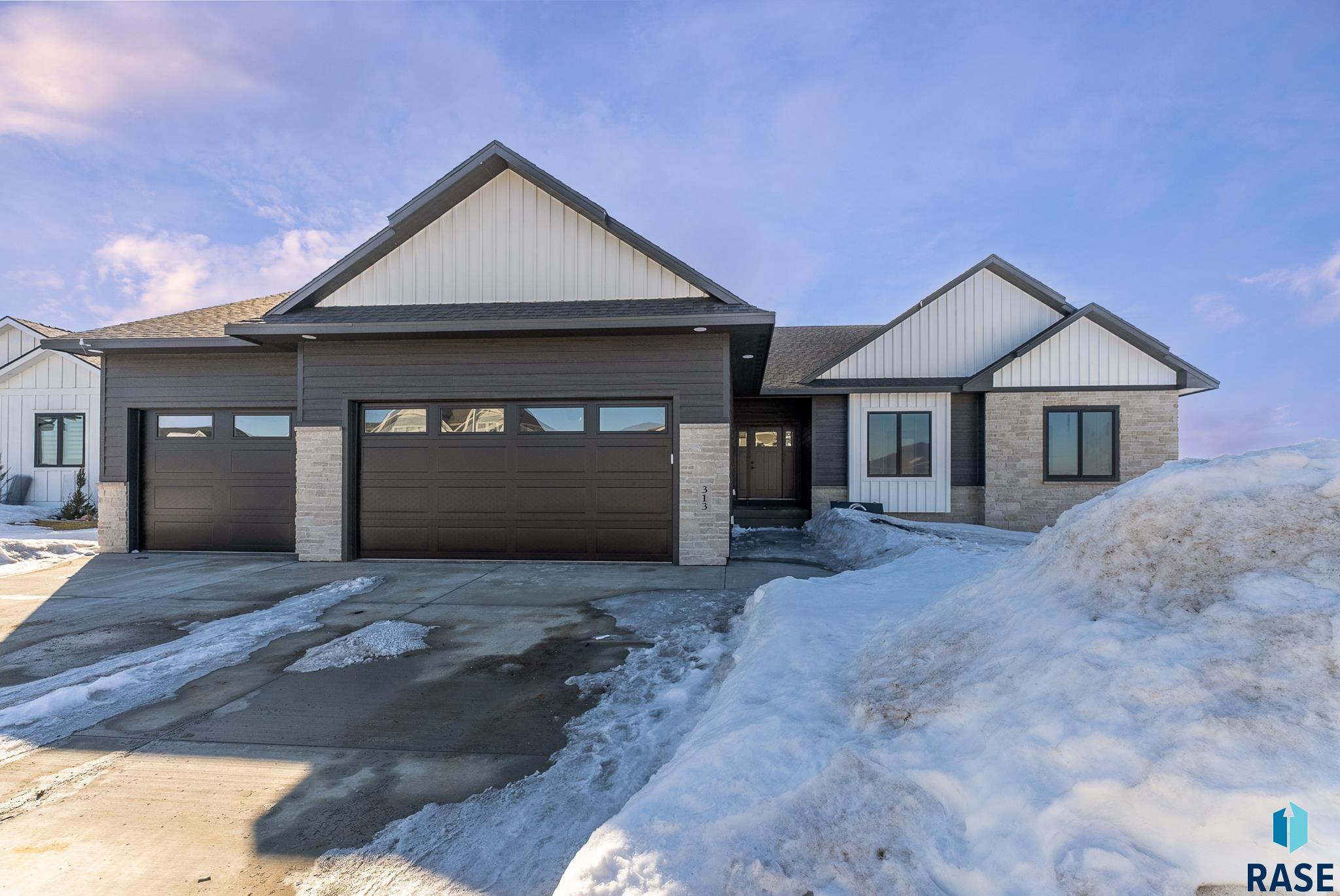 313 N Sugar Leaf Ln