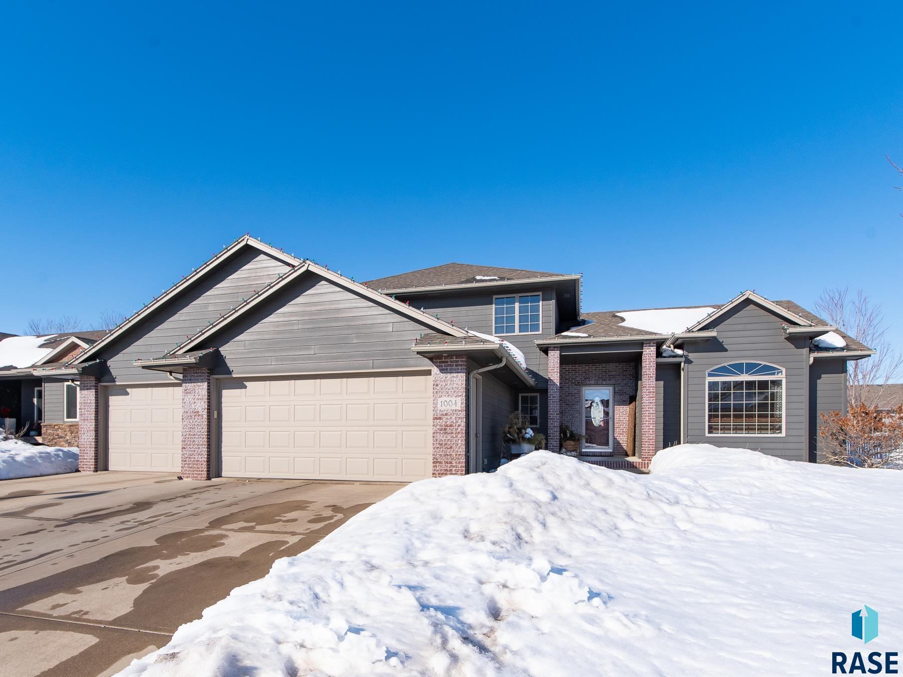 1004 W Whispering St Street