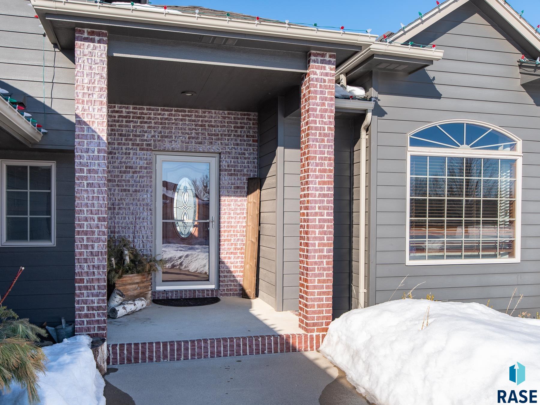 1004 W Whispering St Street