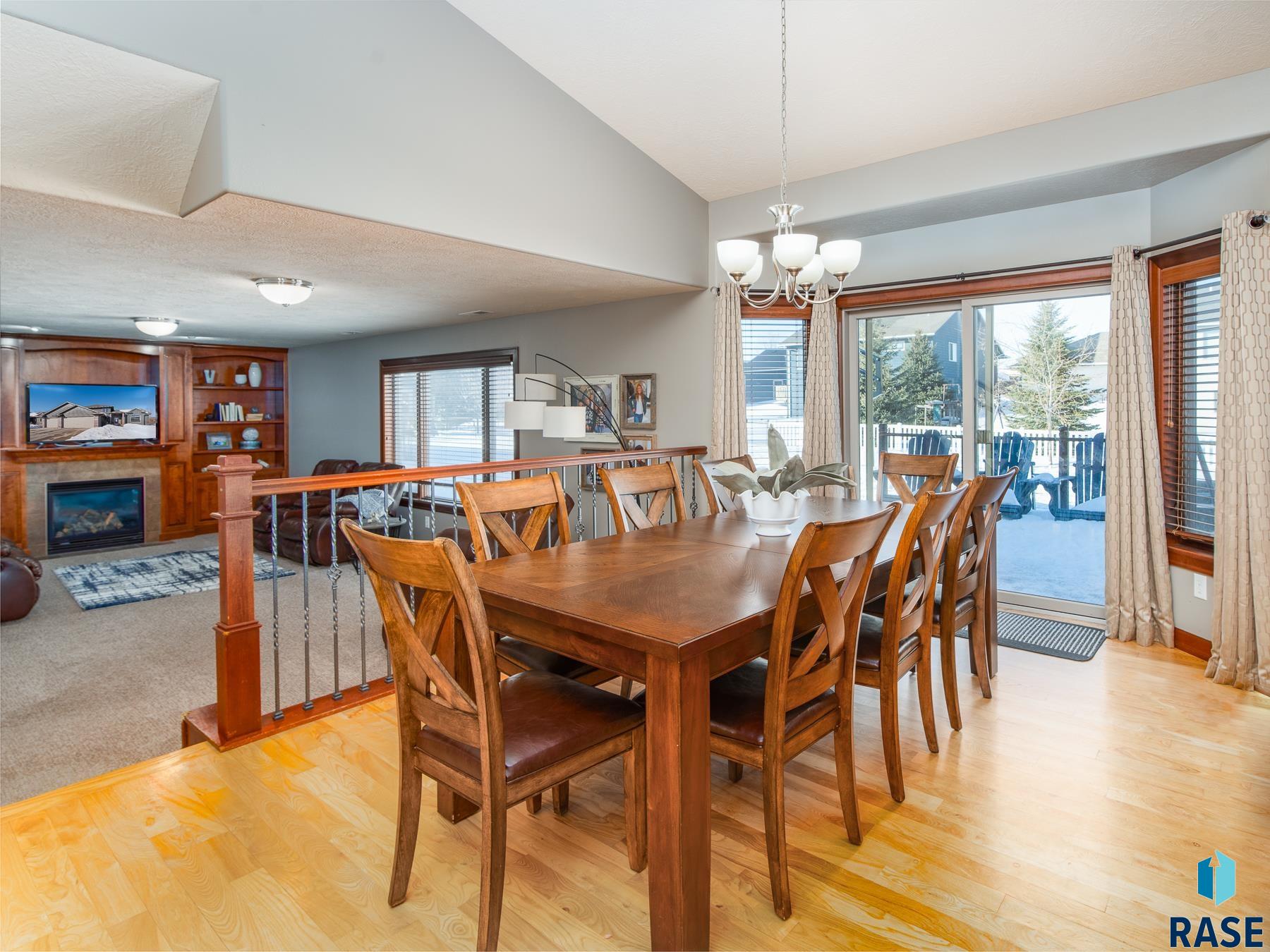 1004 W Whispering St Street