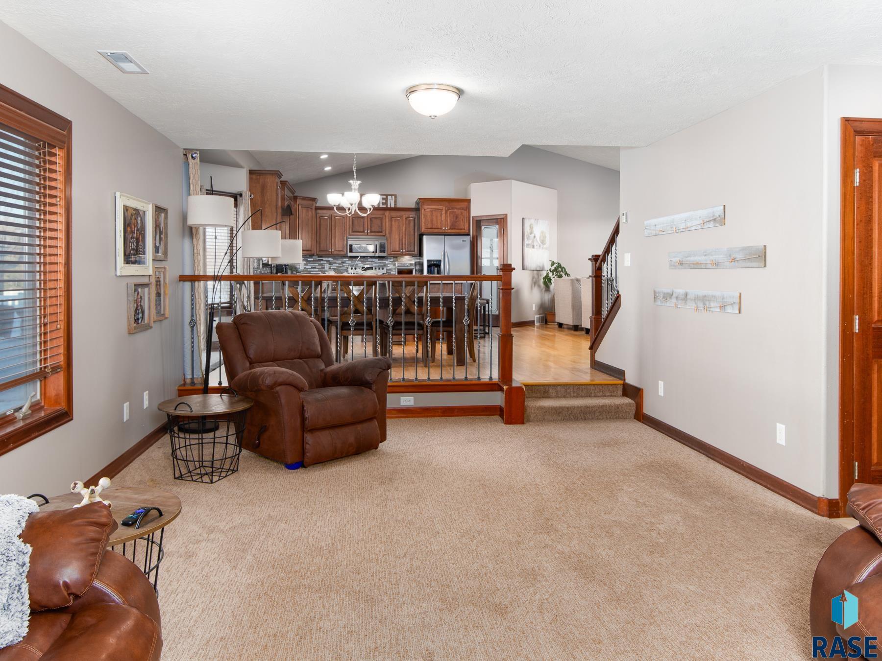 1004 W Whispering St Street