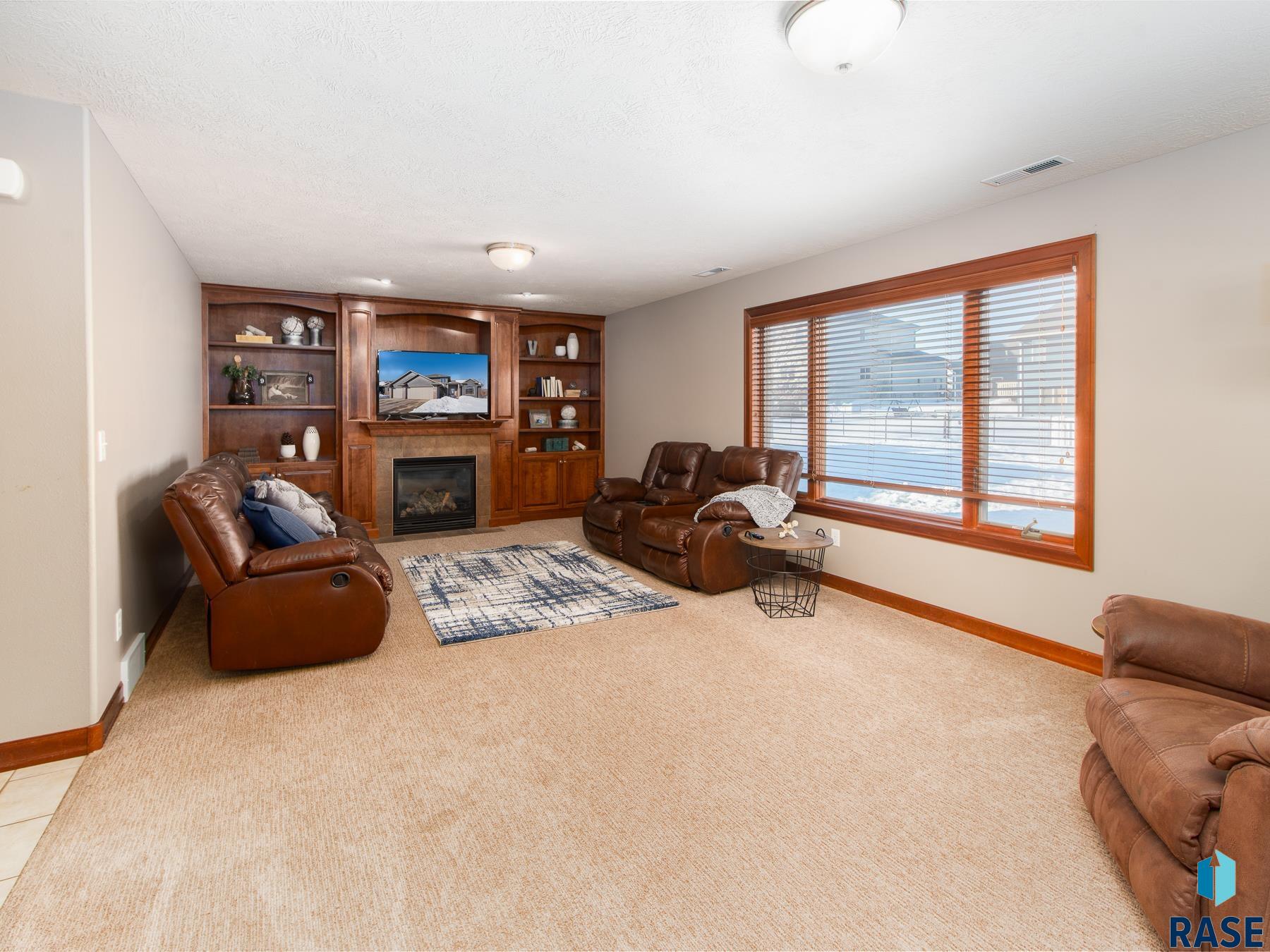 1004 W Whispering St Street