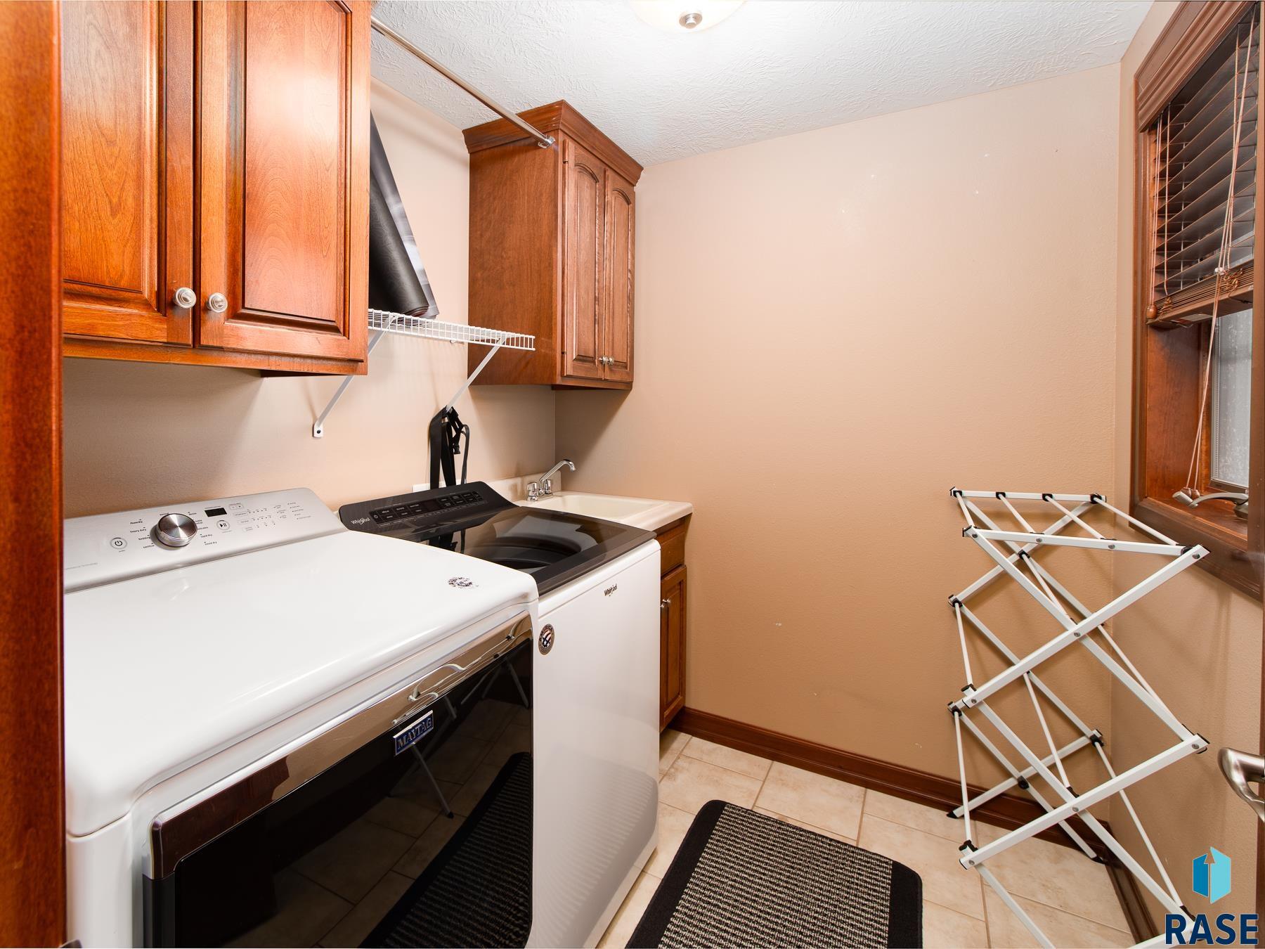 1004 W Whispering St Street