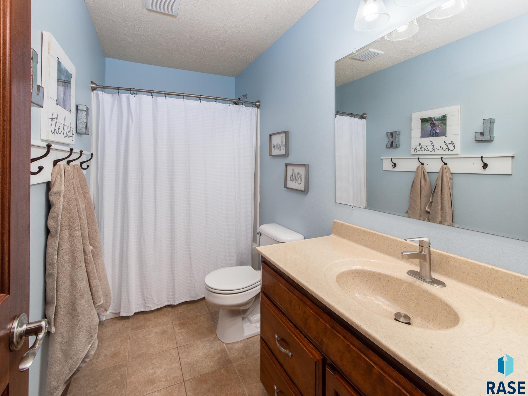 1004 W Whispering St Street