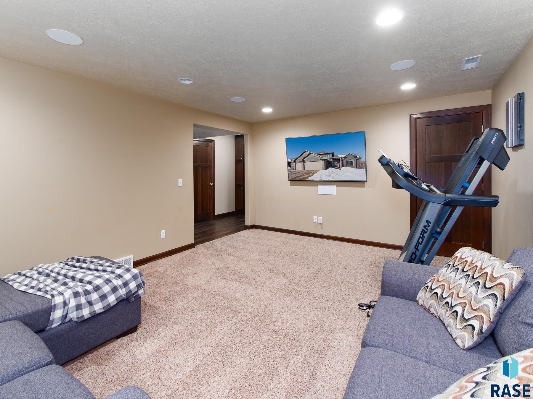 1004 W Whispering St Street