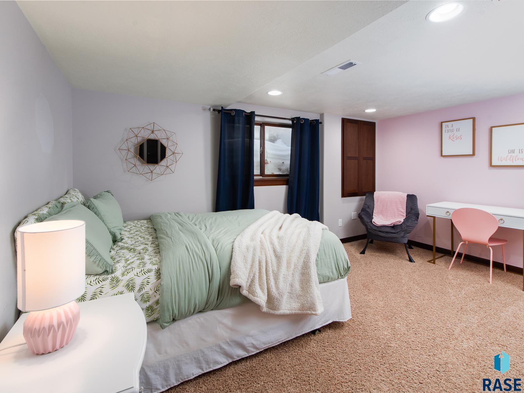 1004 W Whispering St Street