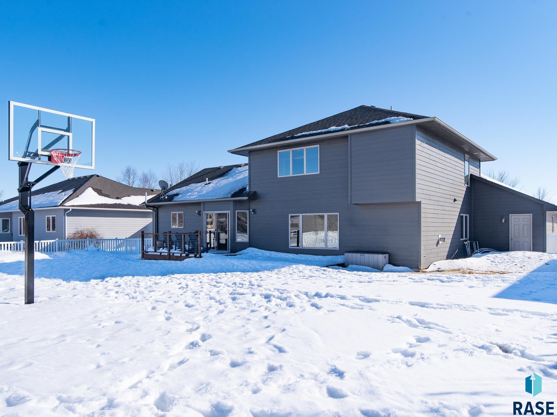 1004 W Whispering St Street