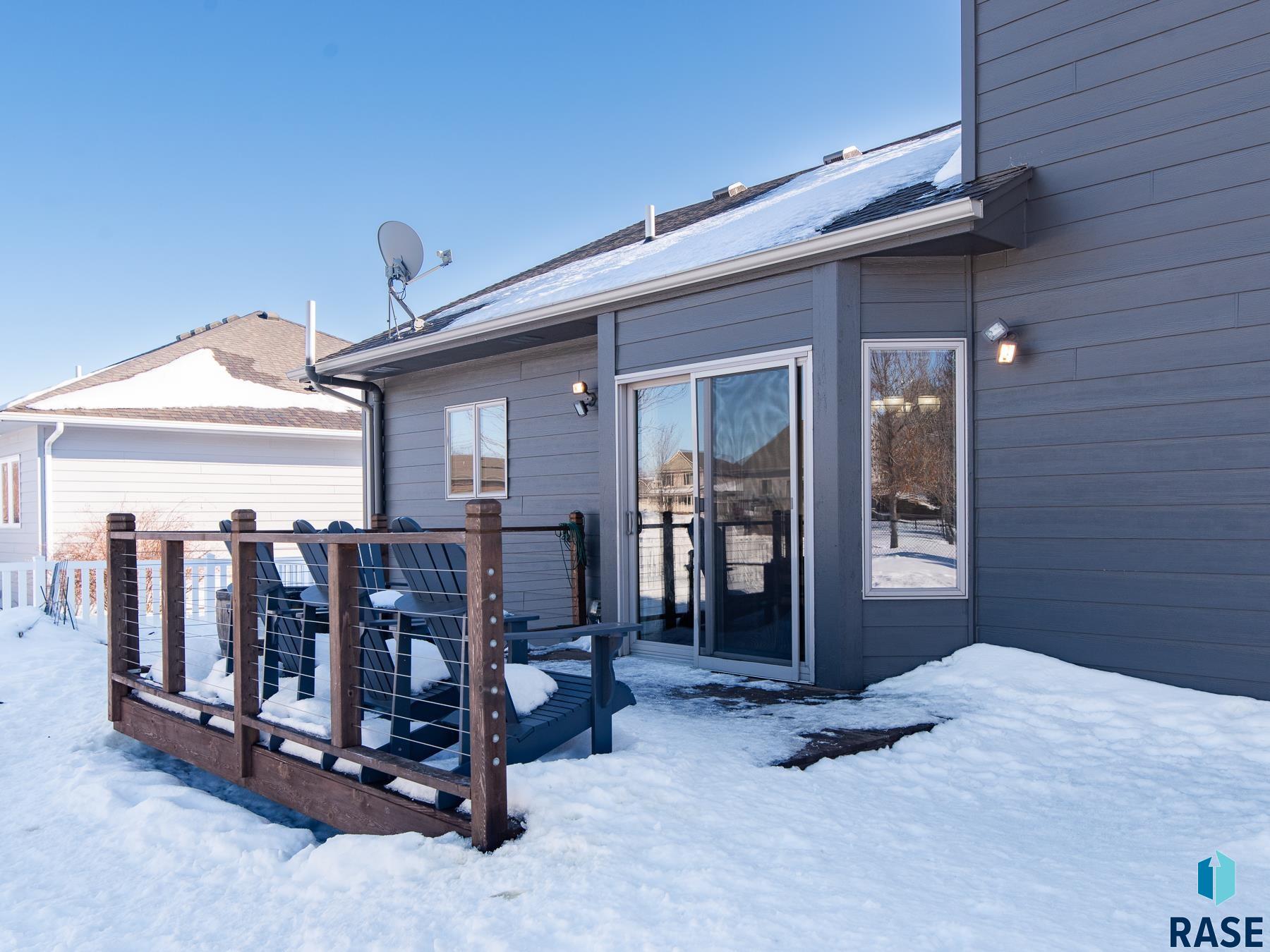 1004 W Whispering St Street