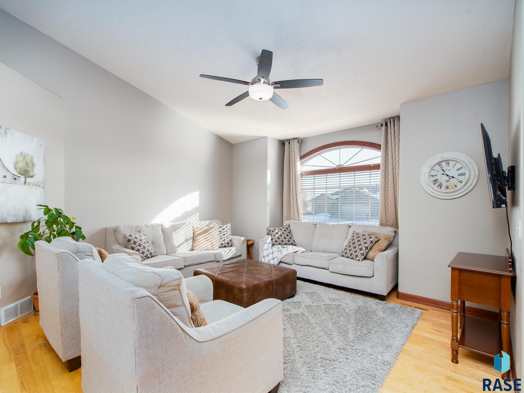 1004 W Whispering St Street