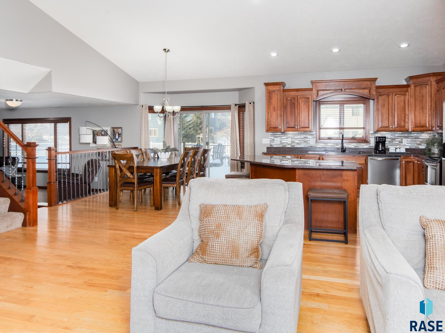 1004 W Whispering St Street