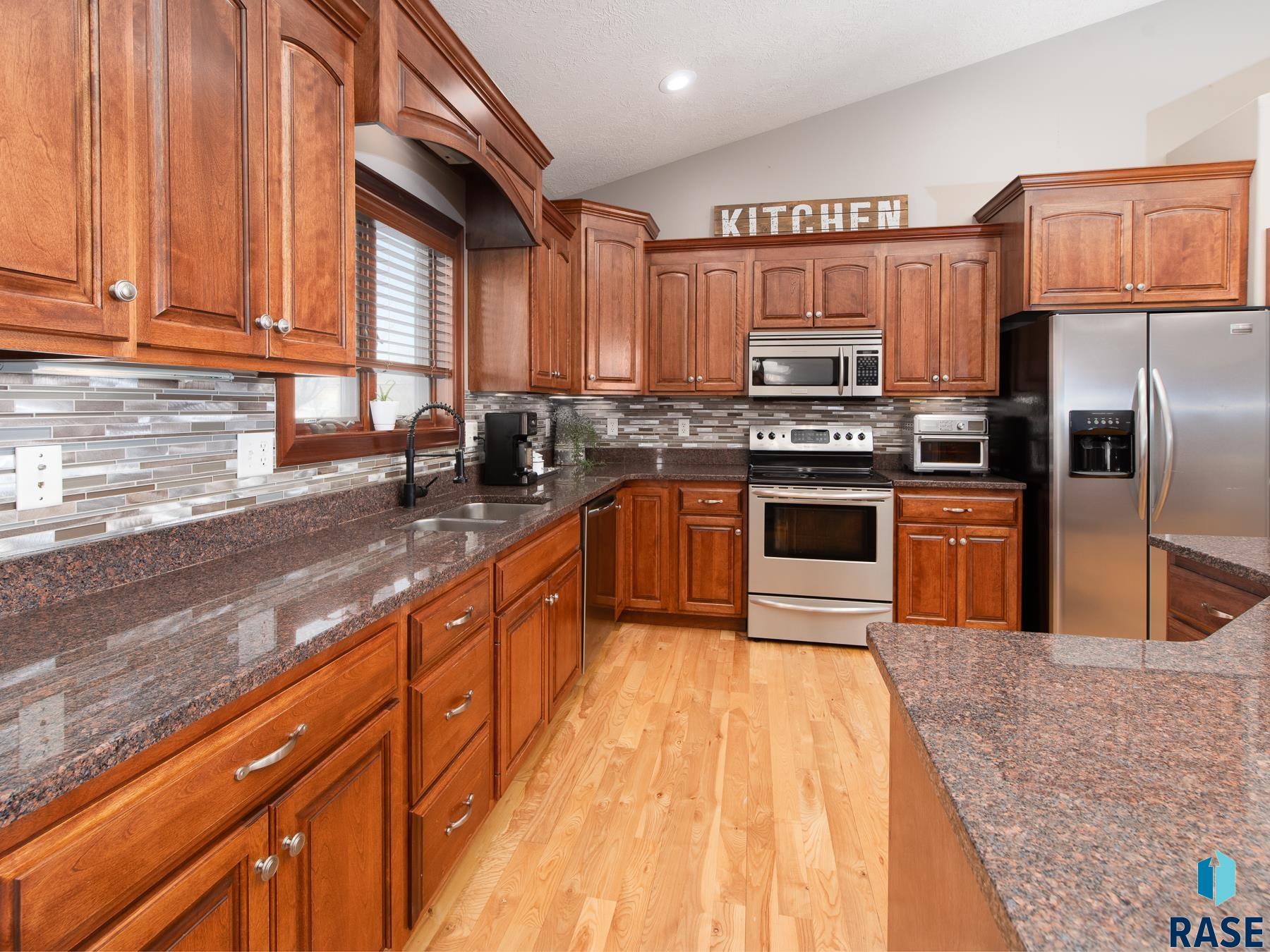 1004 W Whispering St Street