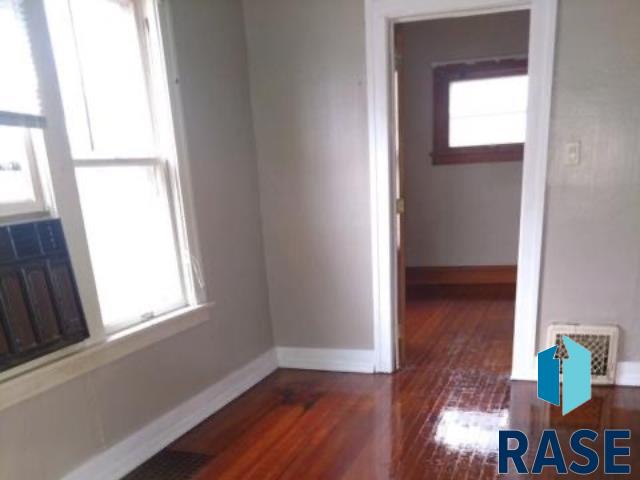 821 W 15th St