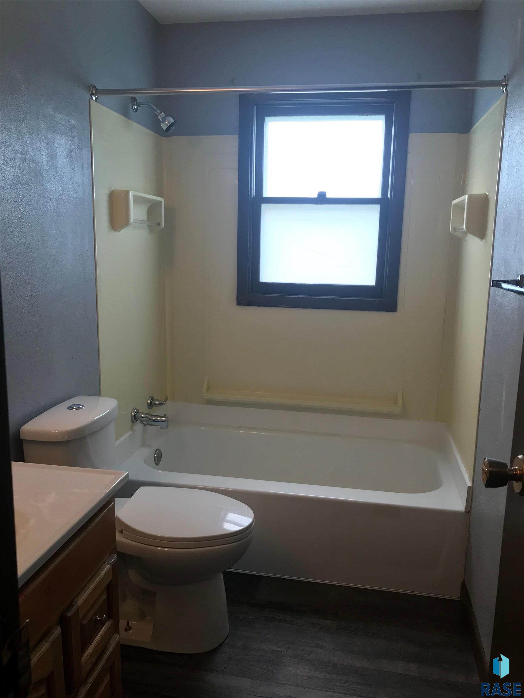 2704 E Pioneer Trl