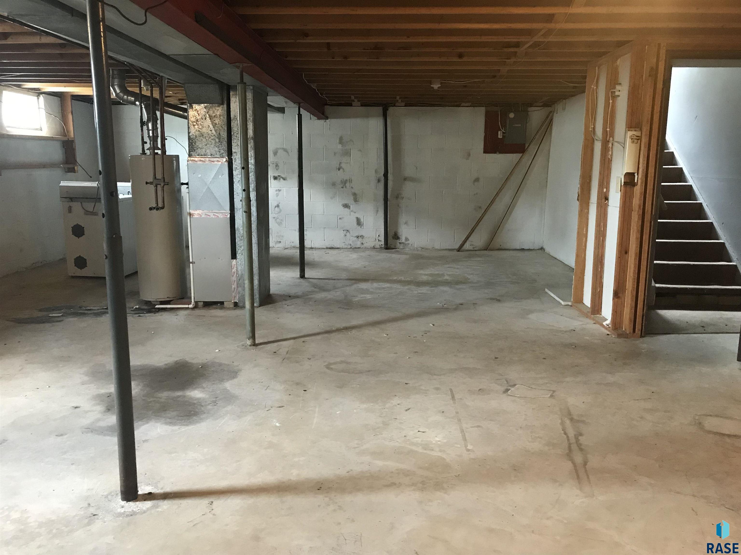 2704 E Pioneer Trl