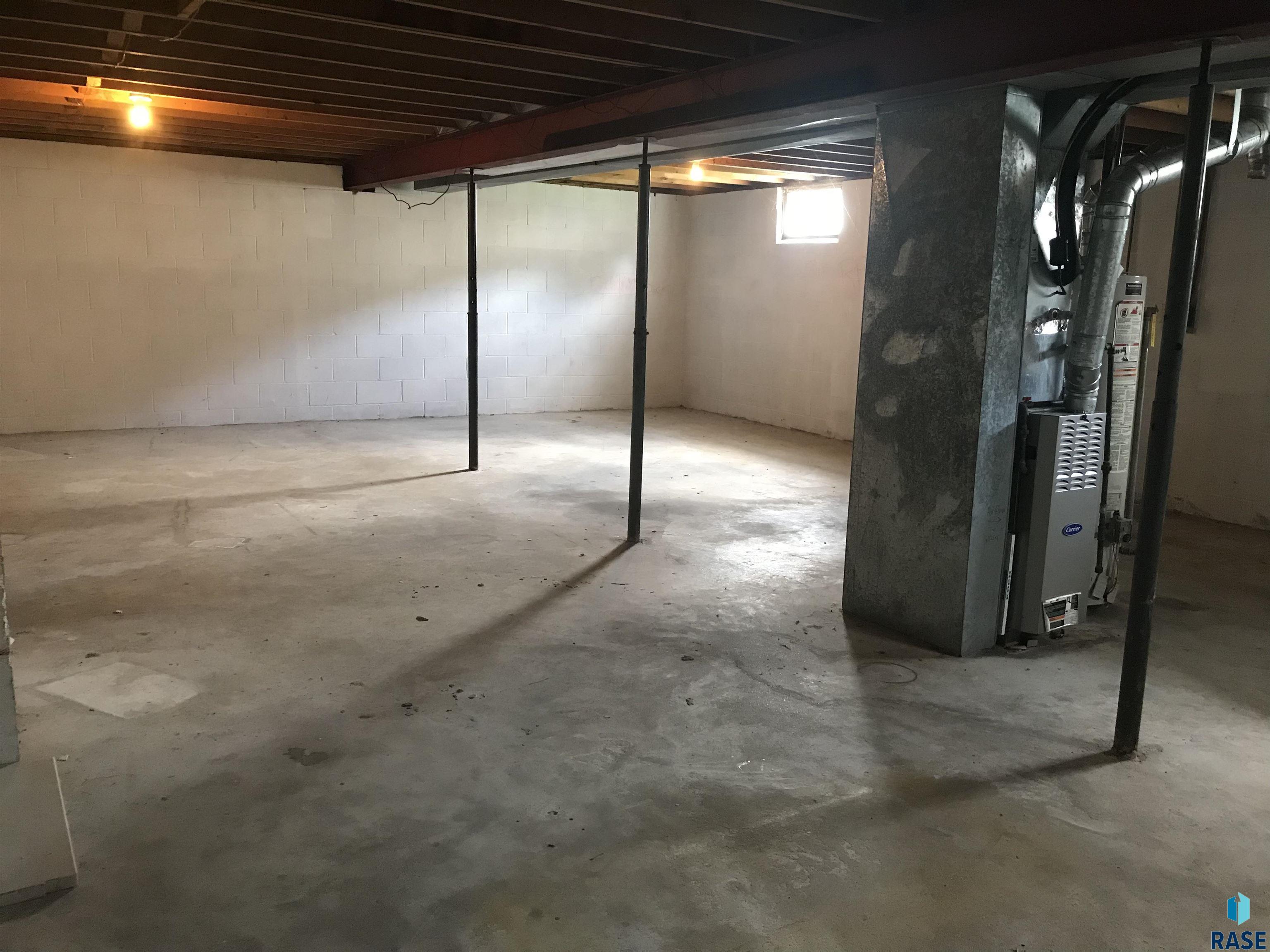 2704 E Pioneer Trl