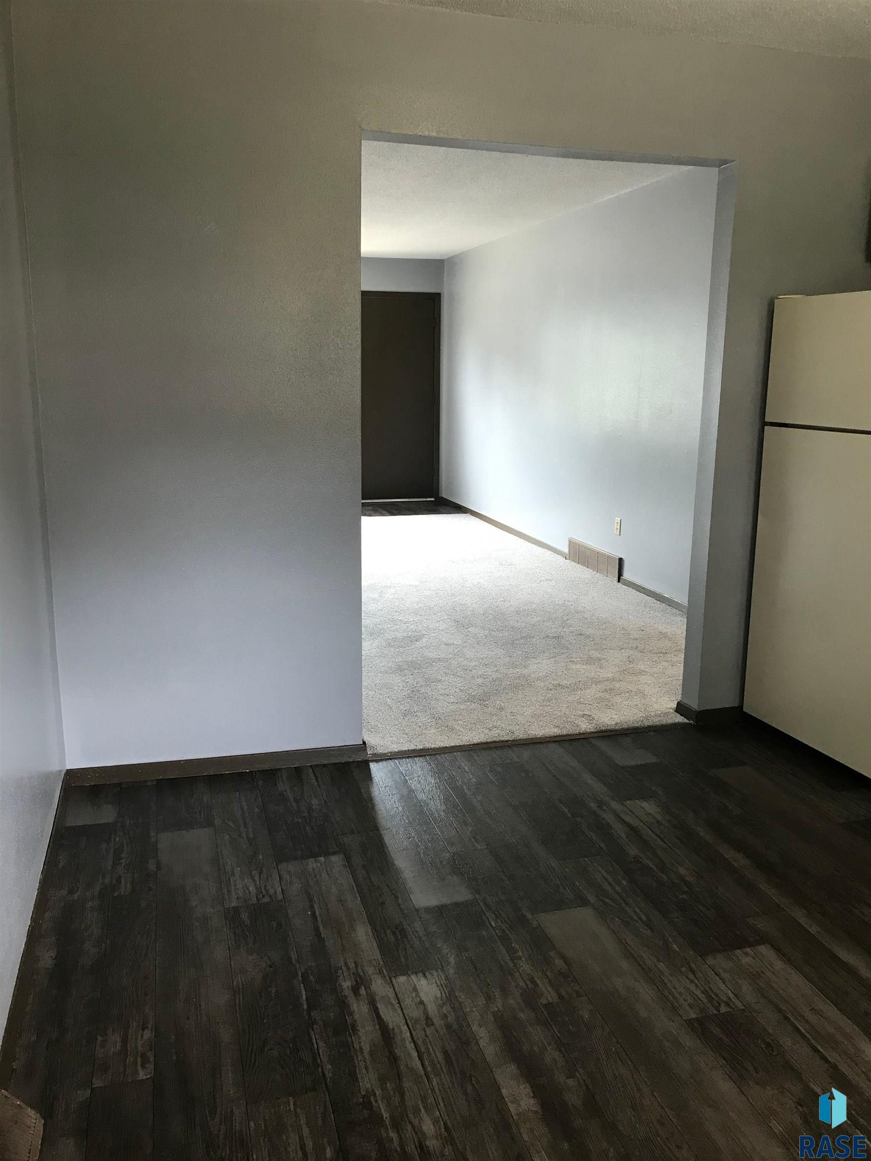 2704 E Pioneer Trl