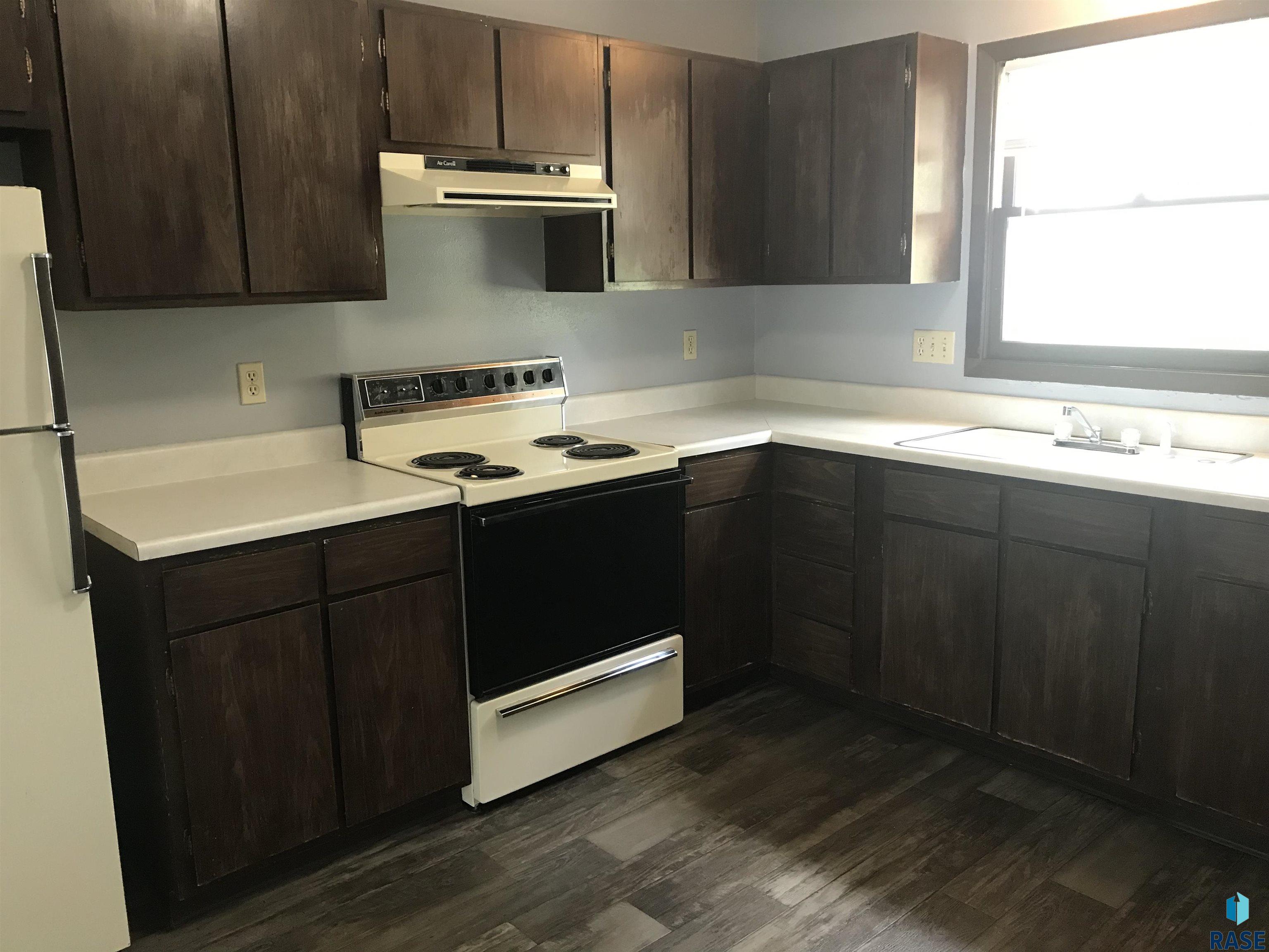 2704 E Pioneer Trl