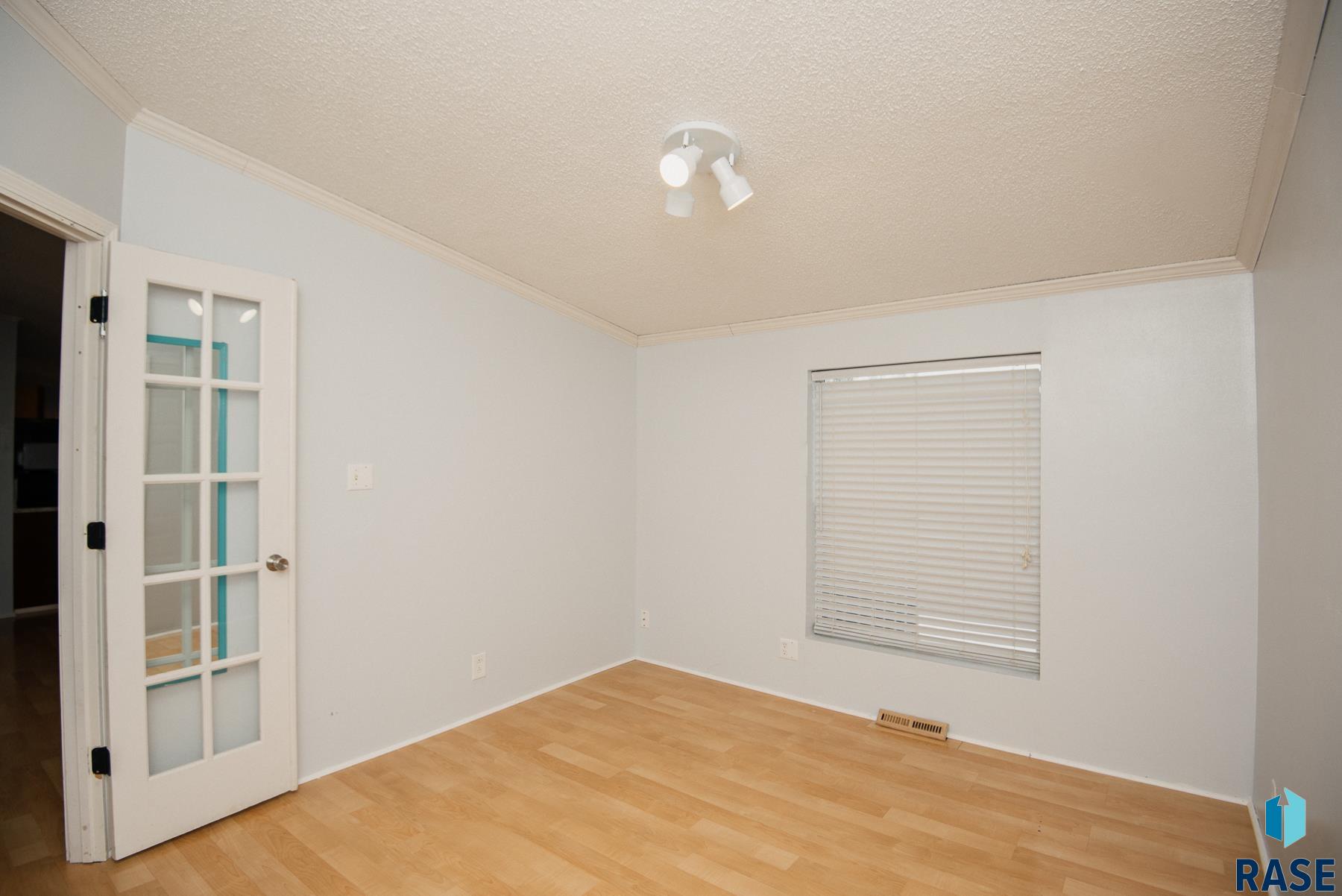 5604 W Dante Pl
