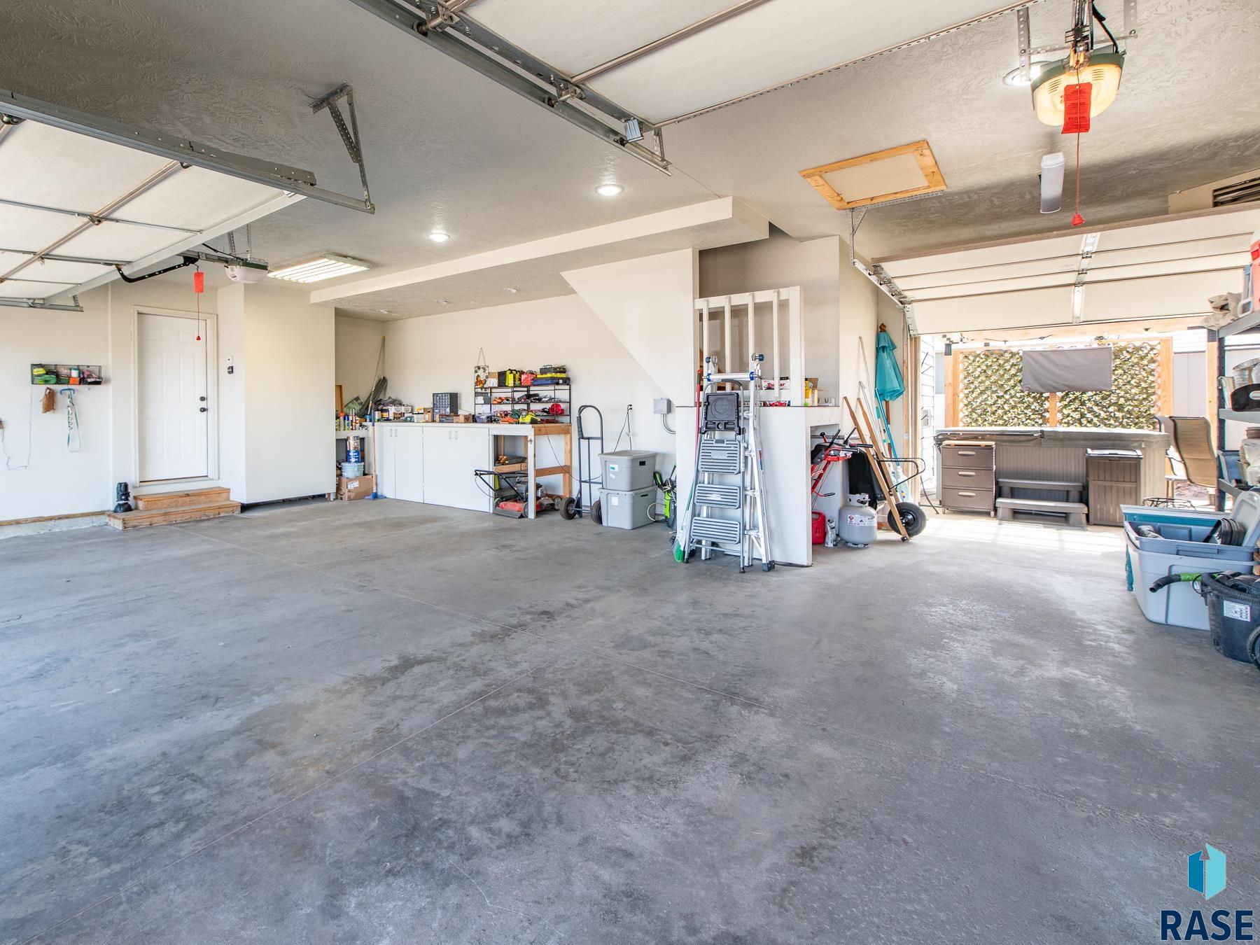 7305 W 64th St