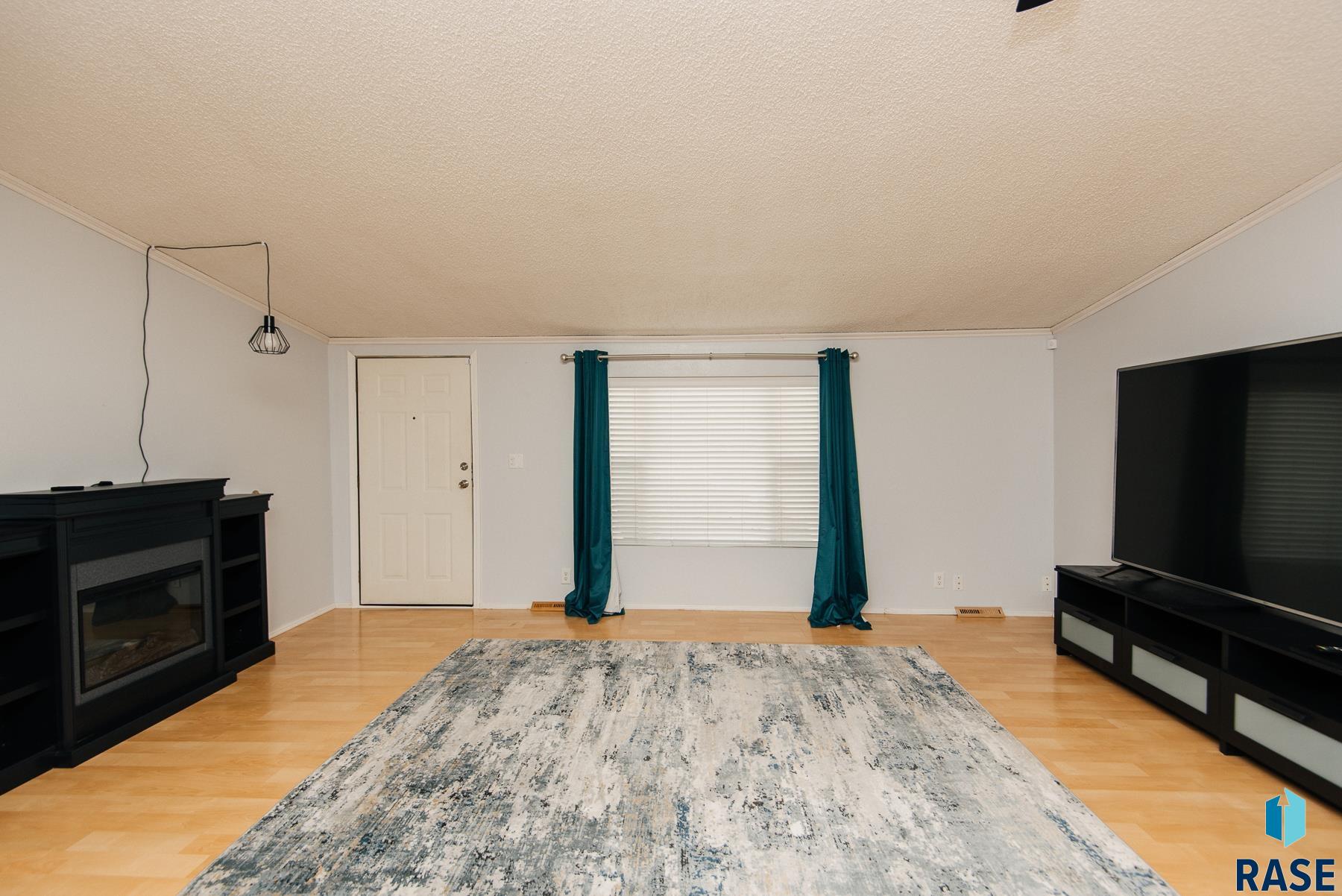 5604 W Dante Pl
