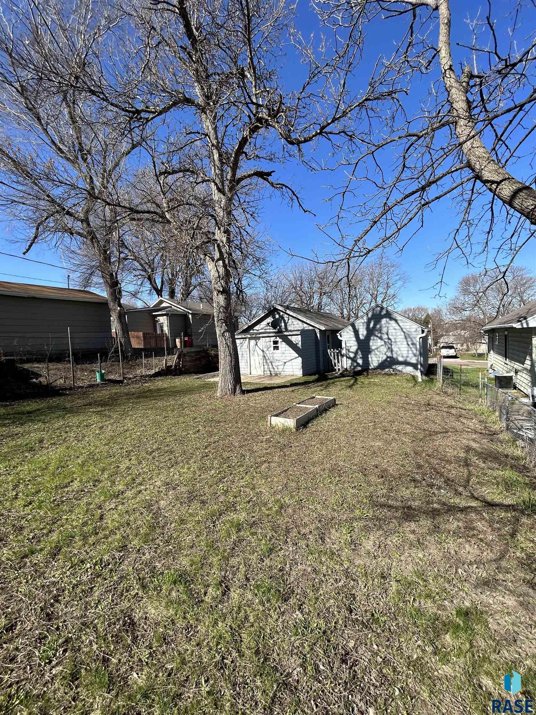 1114 N Summit Ave