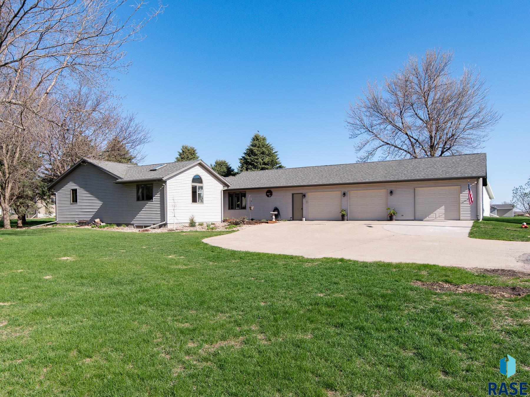 323 Douglas Dr