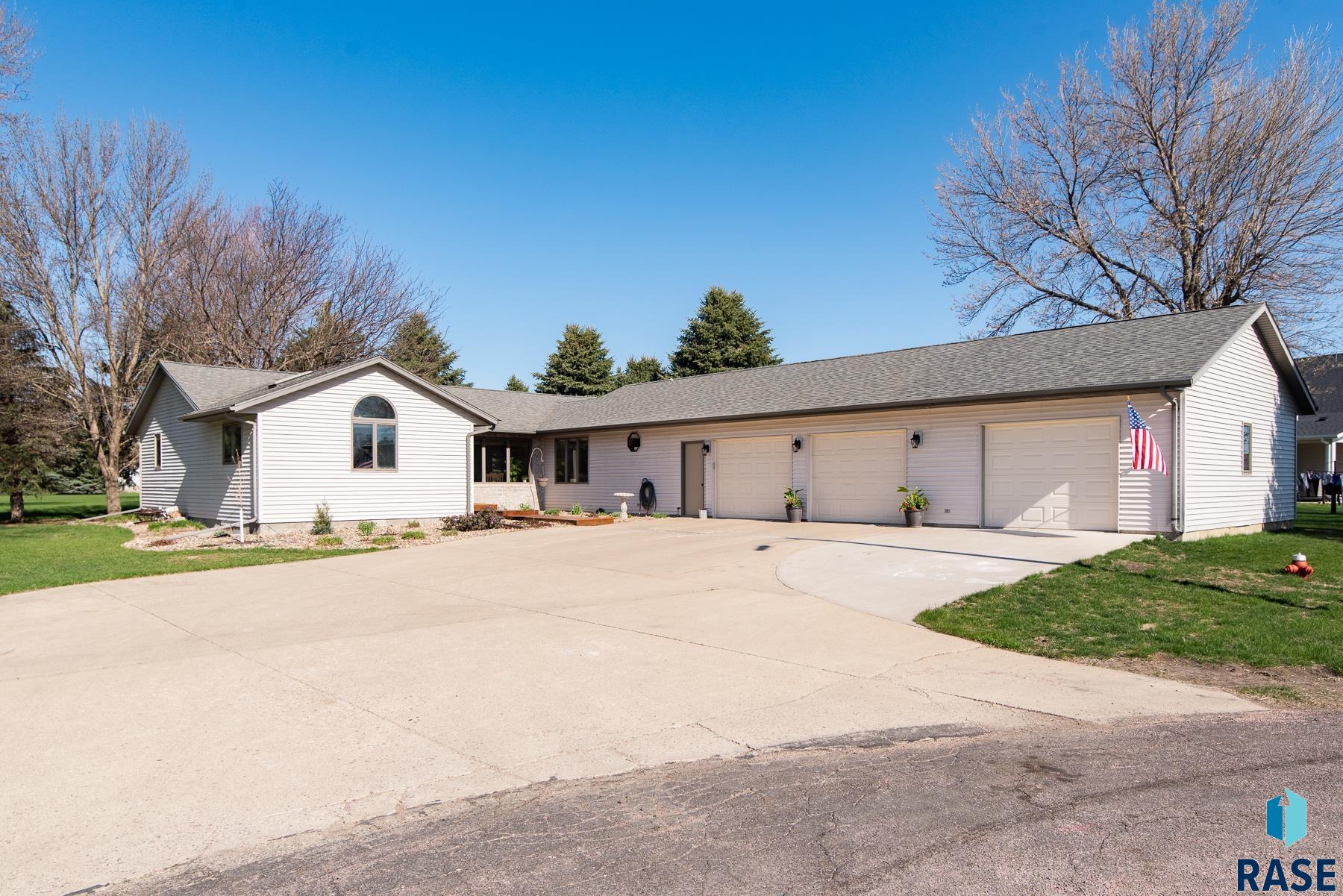 323 Douglas Dr