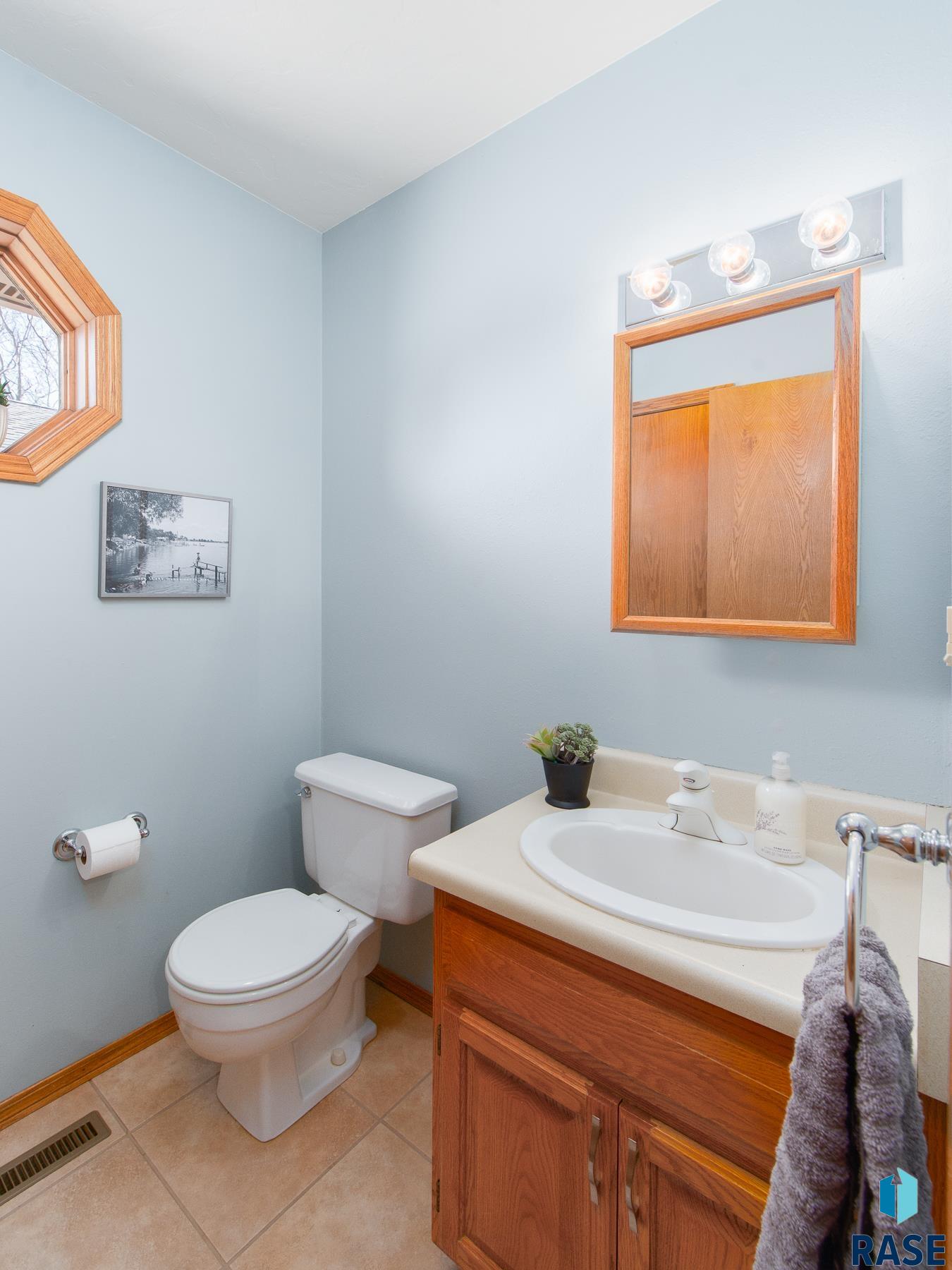 323 Douglas Dr