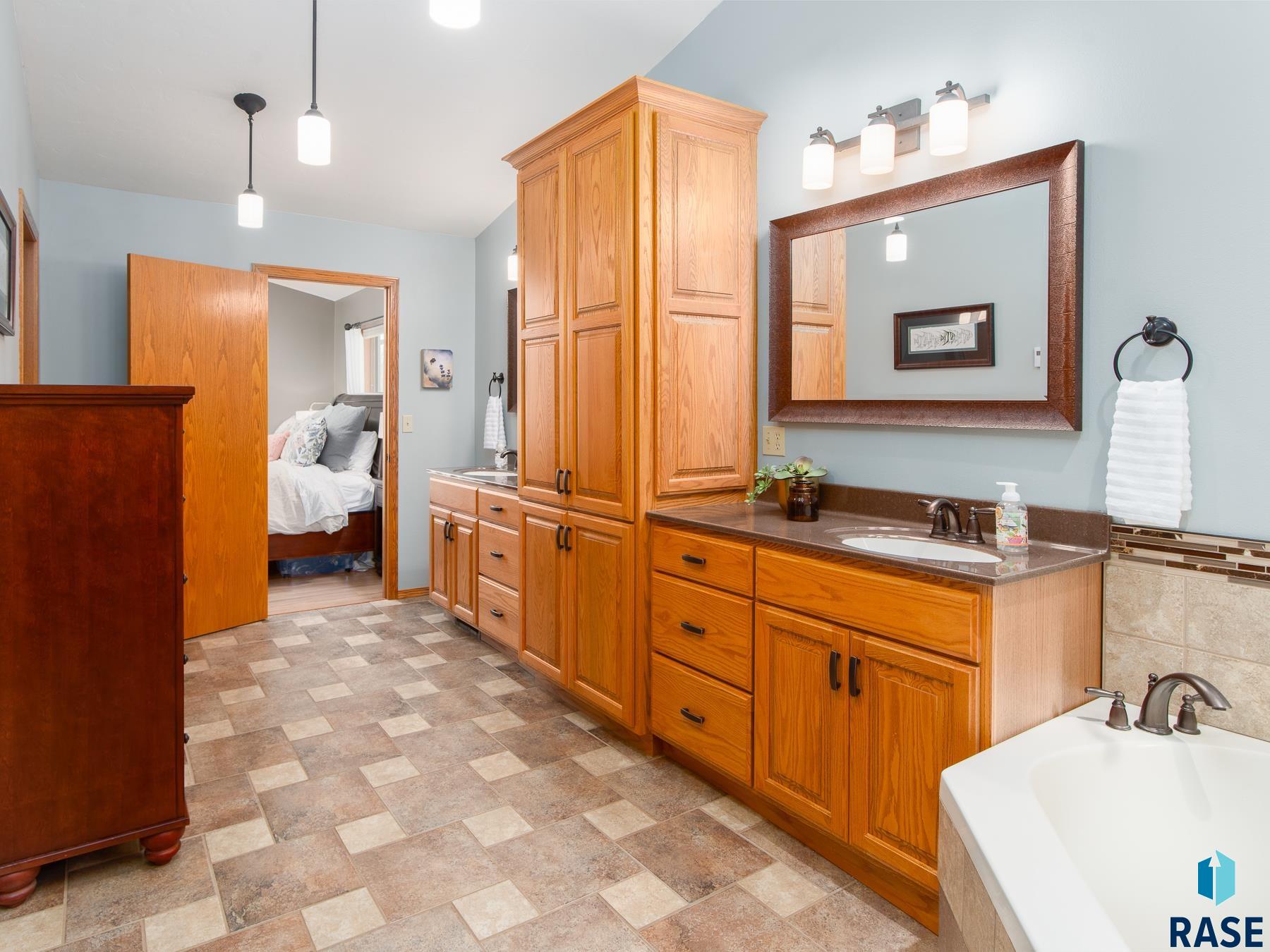 323 Douglas Dr