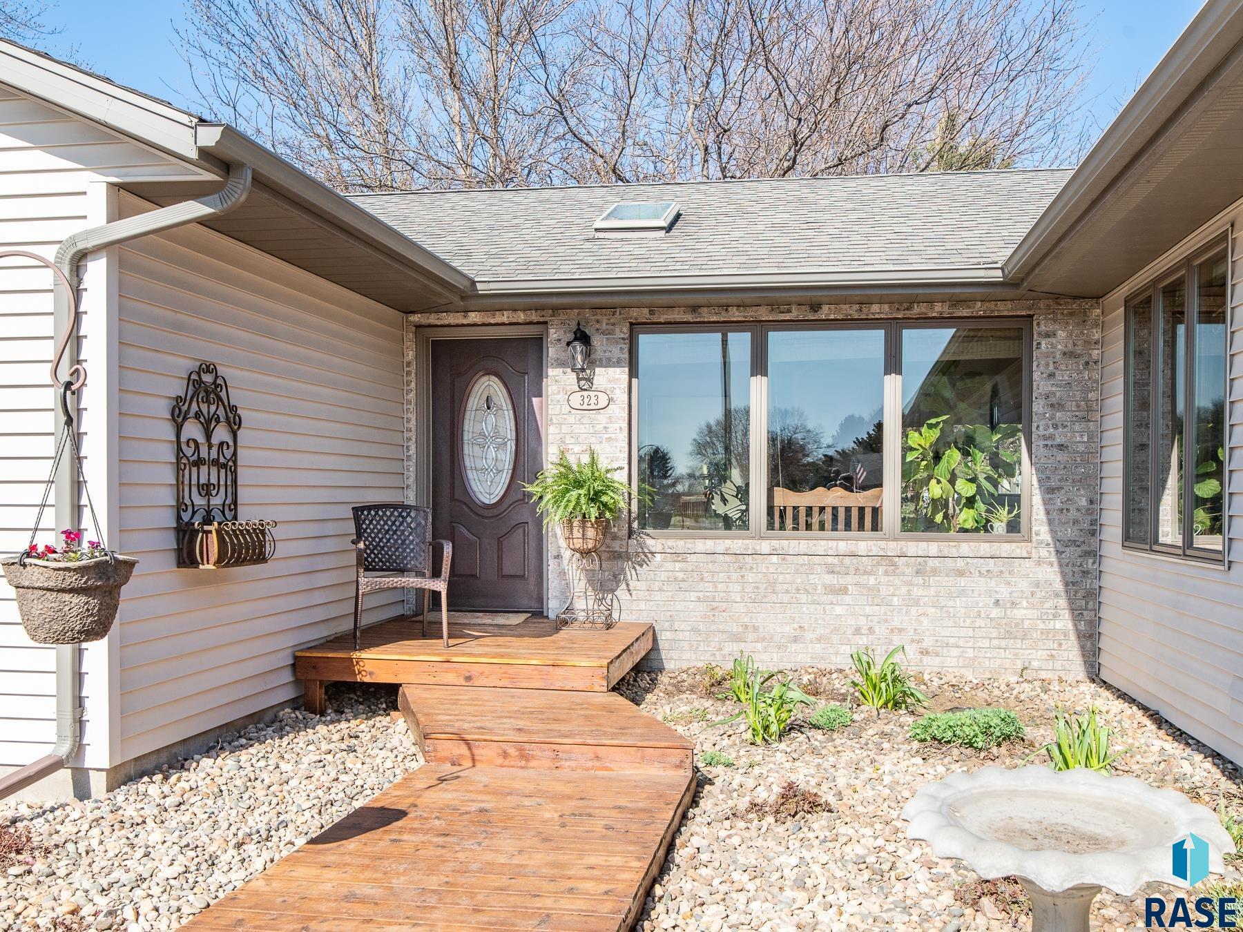 323 Douglas Dr