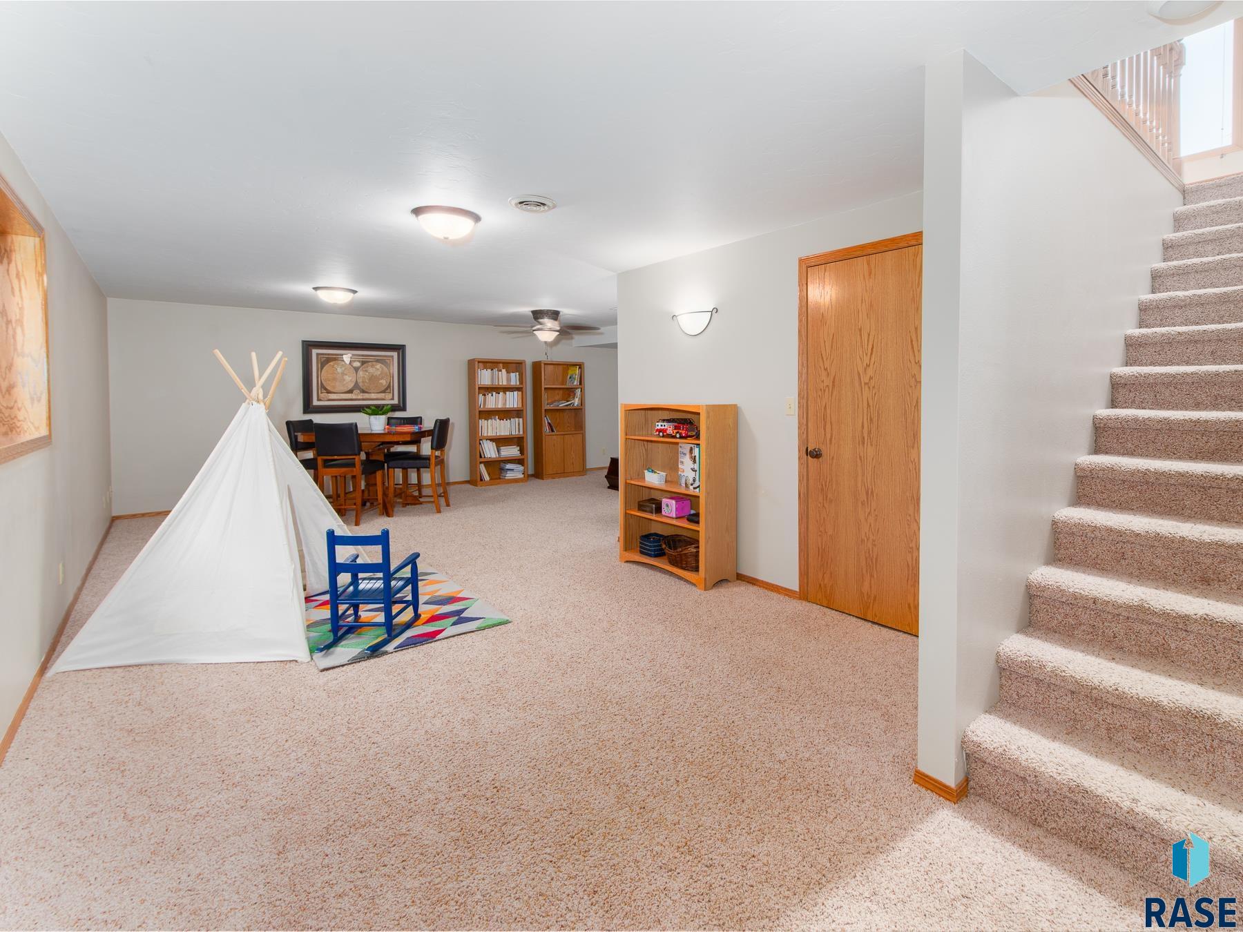 323 Douglas Dr