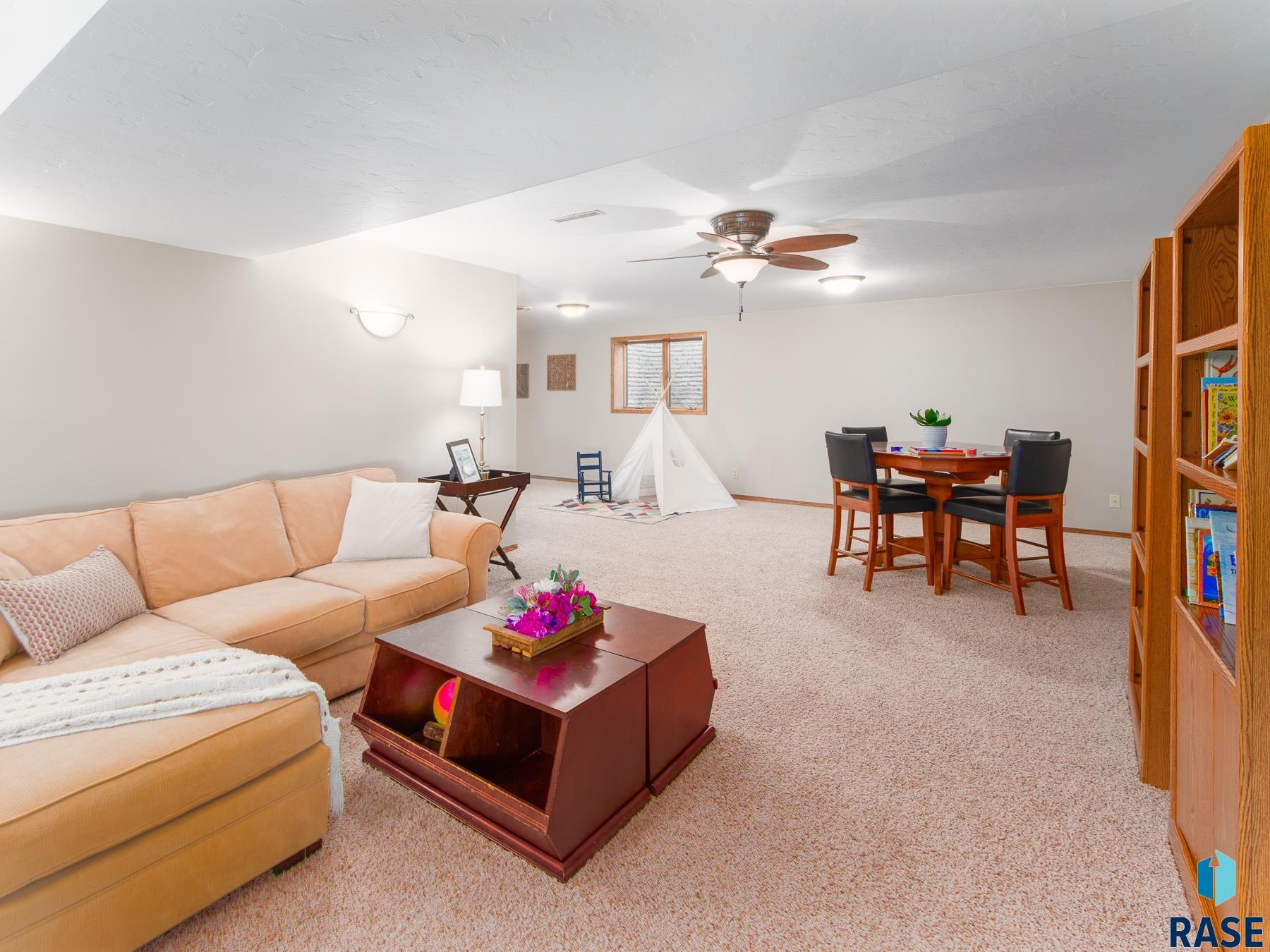323 Douglas Dr