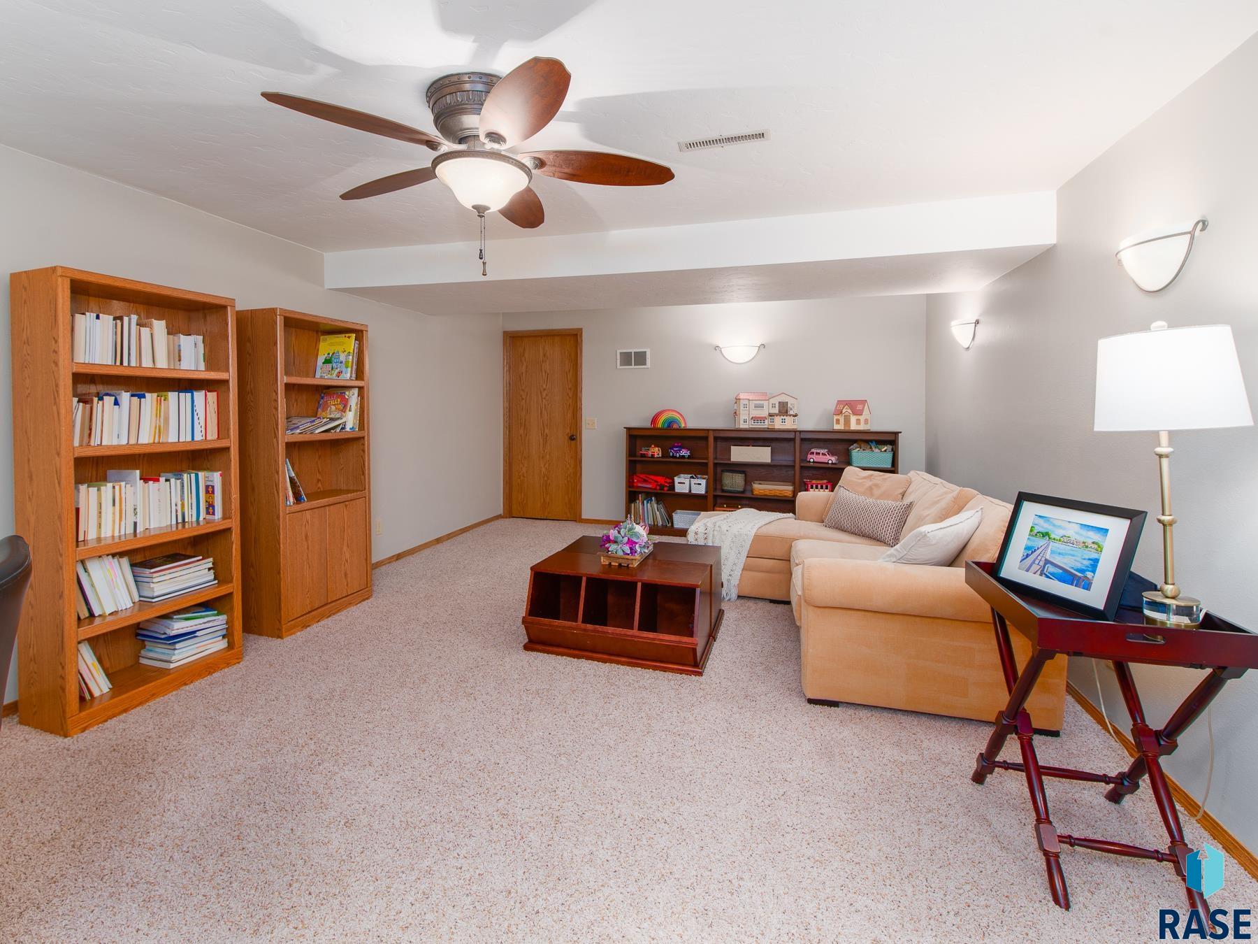 323 Douglas Dr