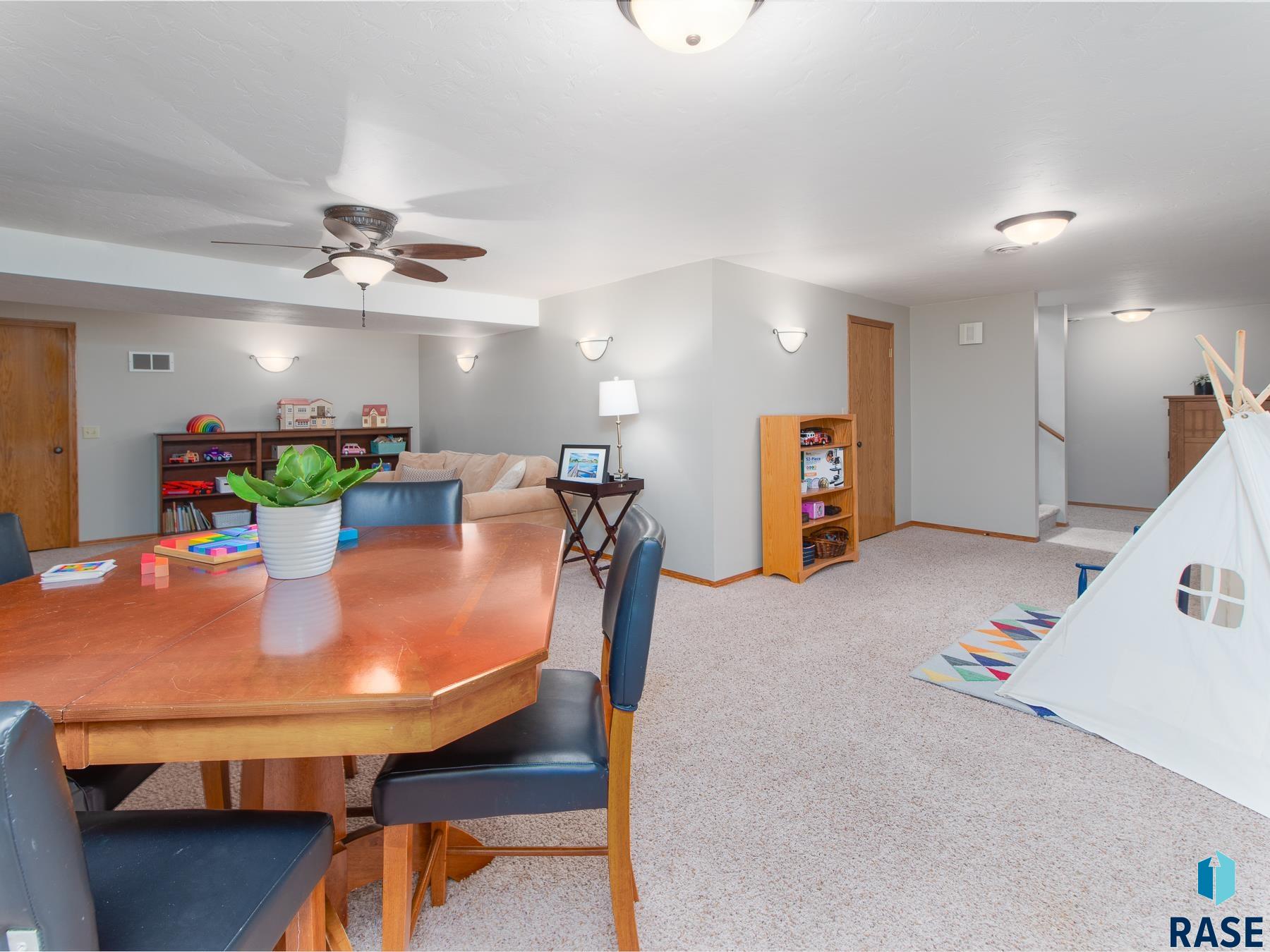 323 Douglas Dr