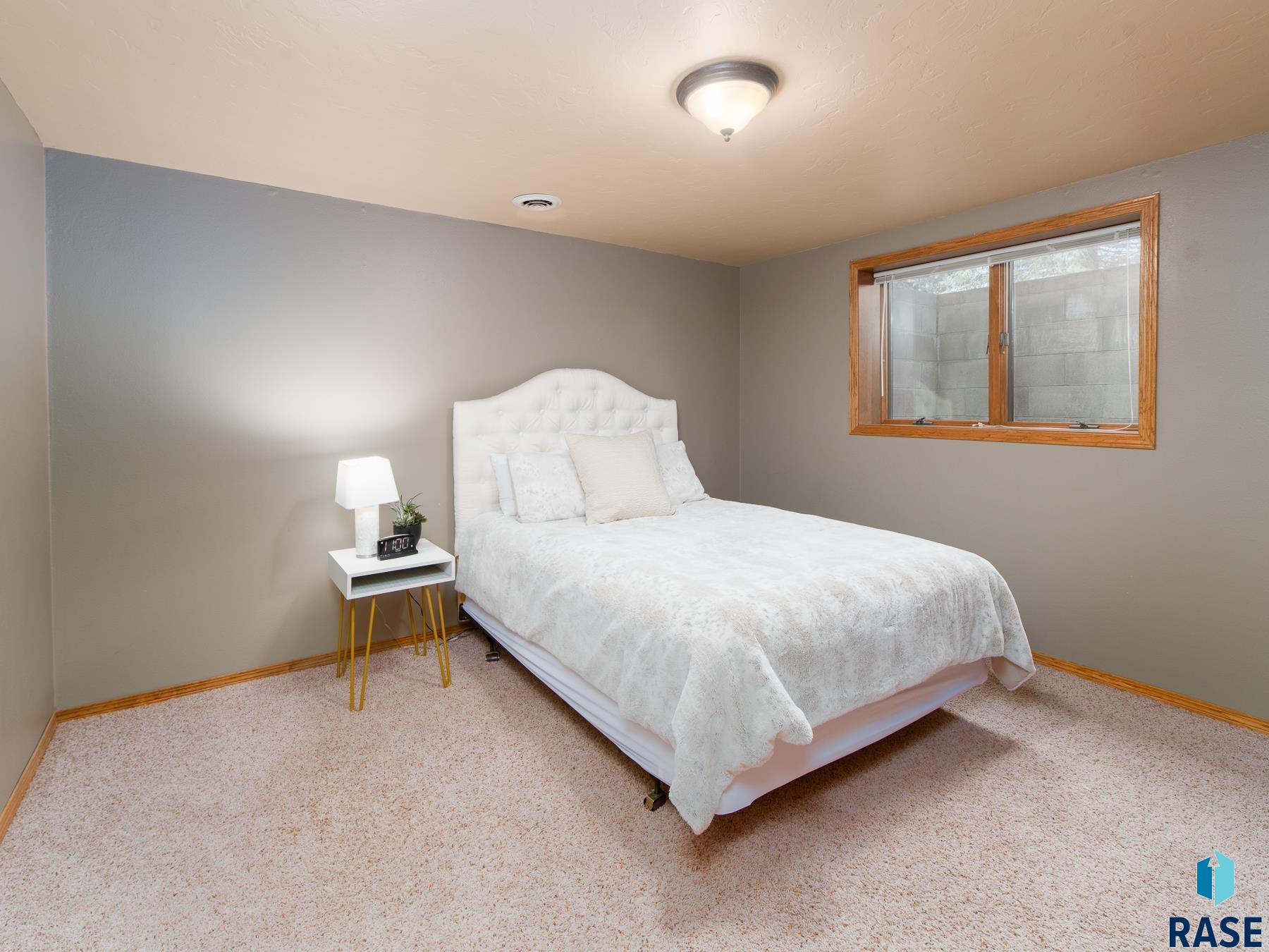 323 Douglas Dr