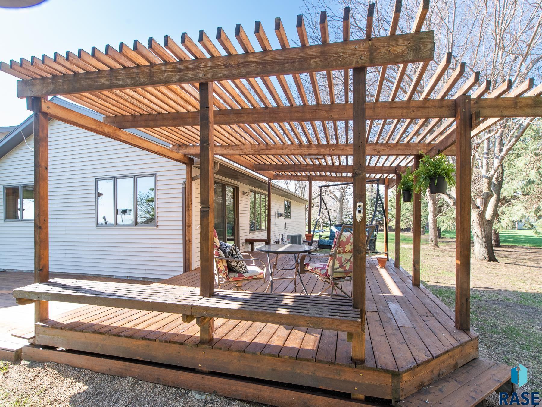 323 Douglas Dr