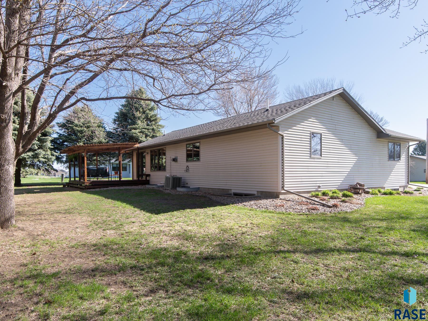 323 Douglas Dr