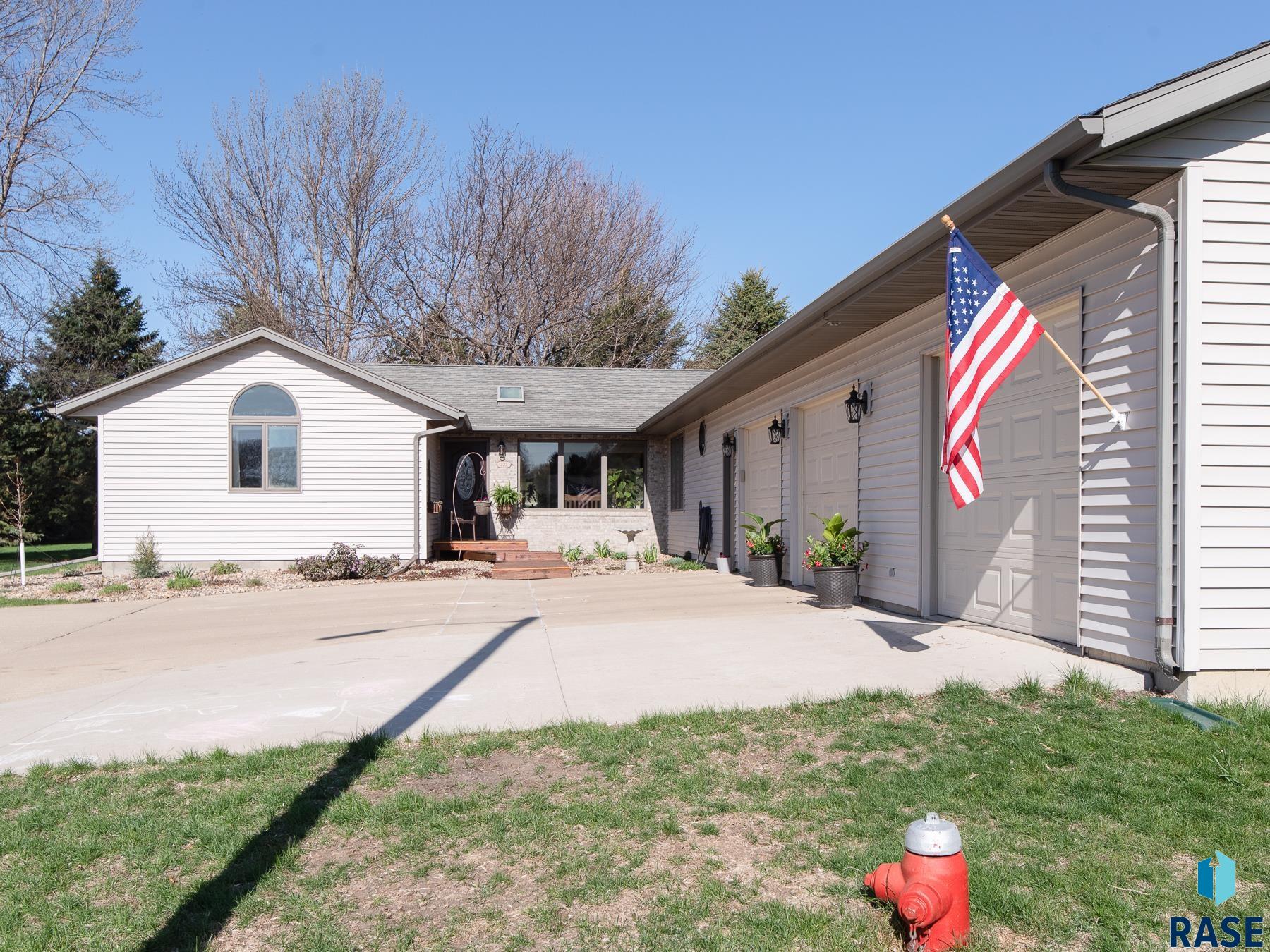 323 Douglas Dr