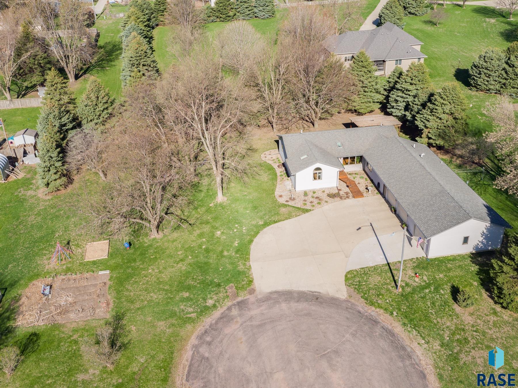 323 Douglas Dr