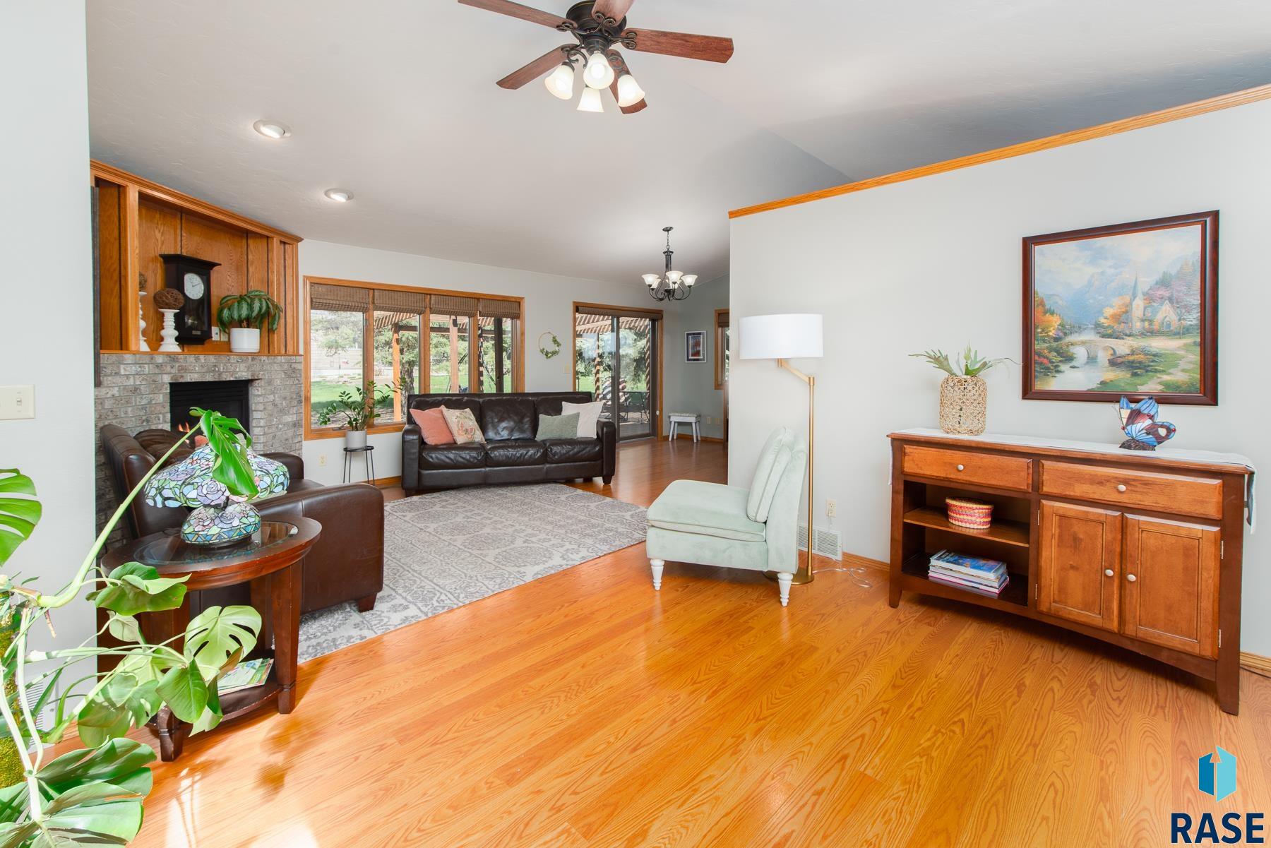 323 Douglas Dr
