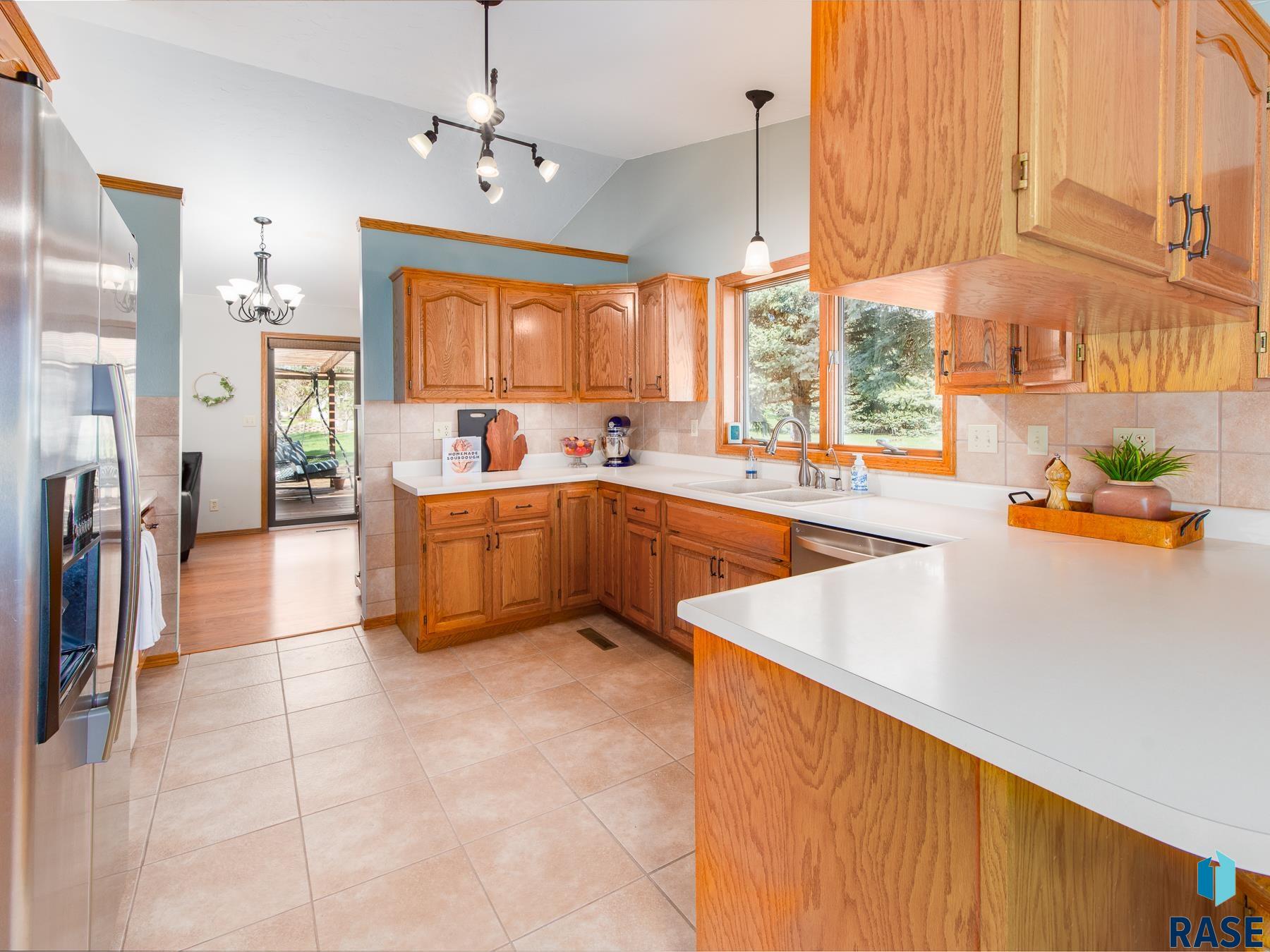 323 Douglas Dr