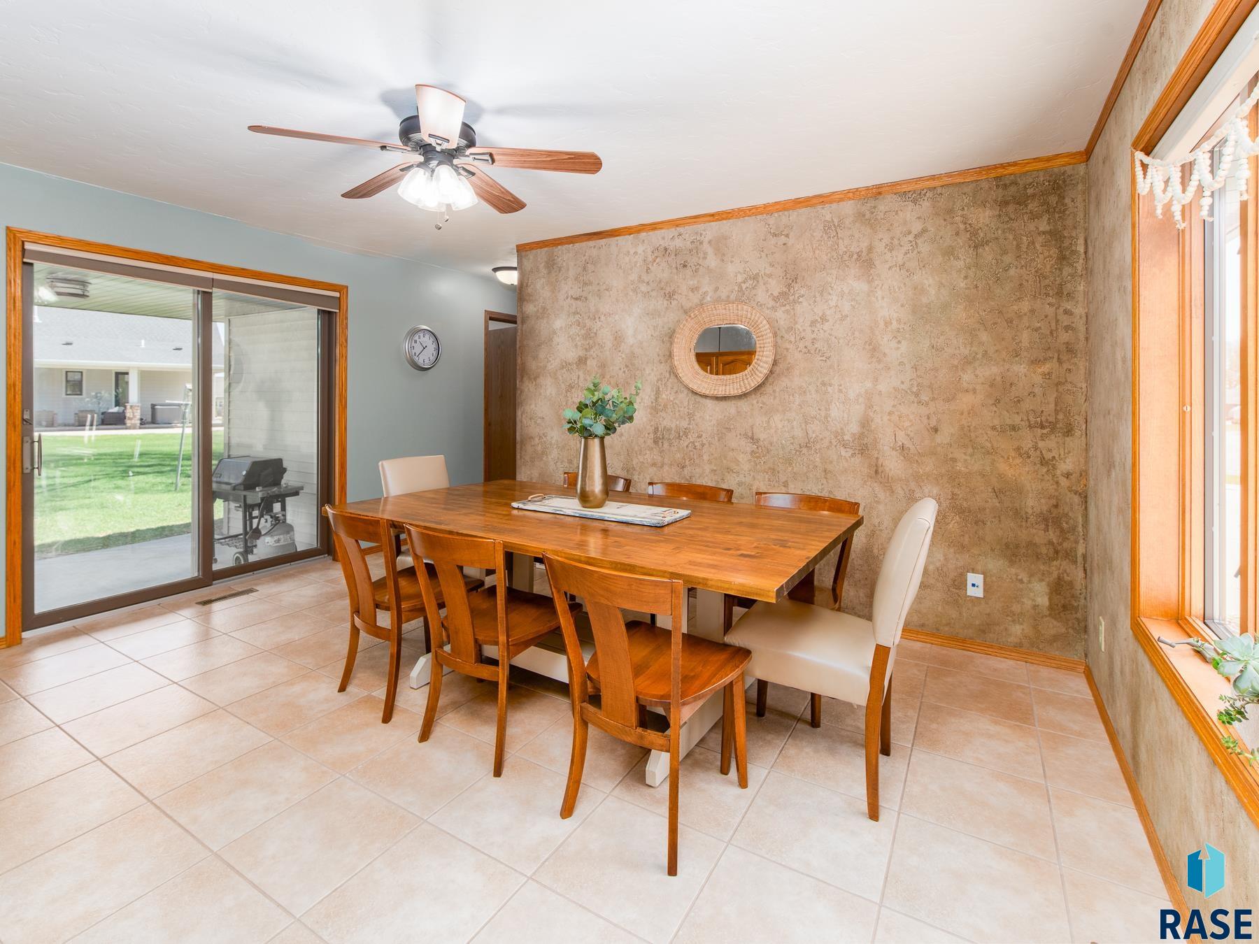 323 Douglas Dr