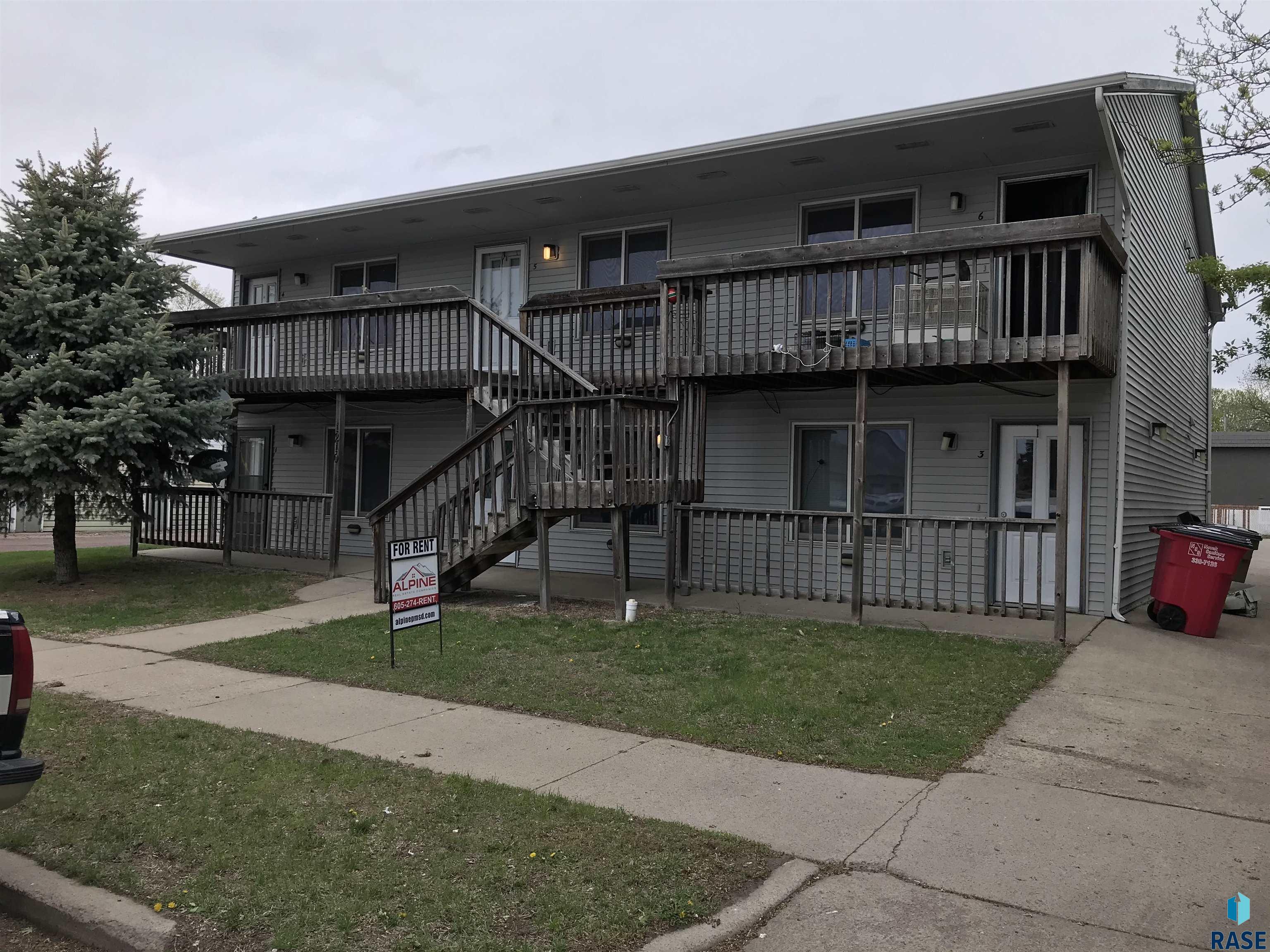 1210 N Summit Ave