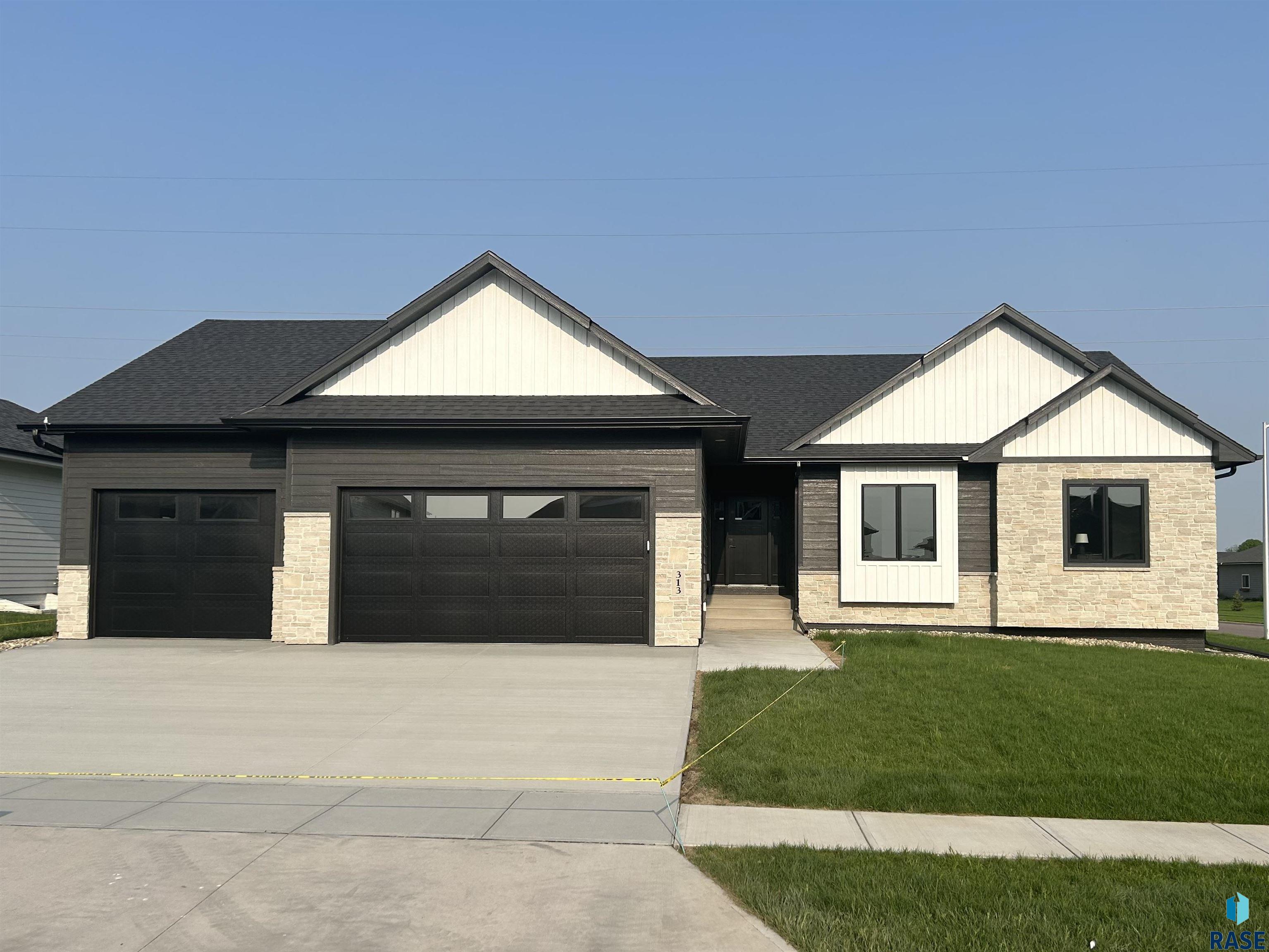 313 N Sugar Leaf Ln
