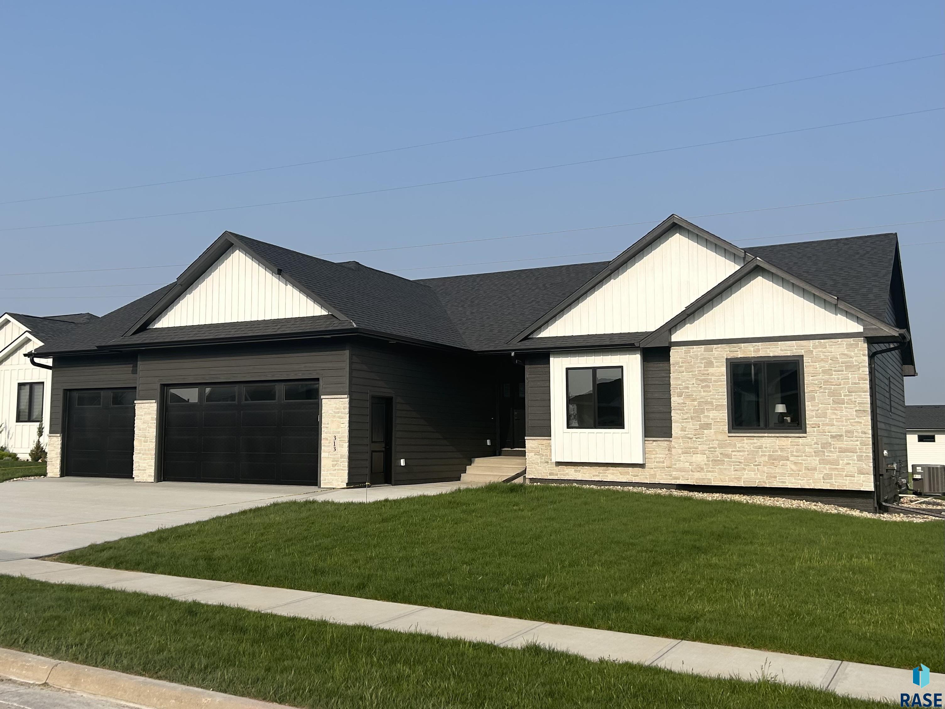 313 N Sugar Leaf Ln