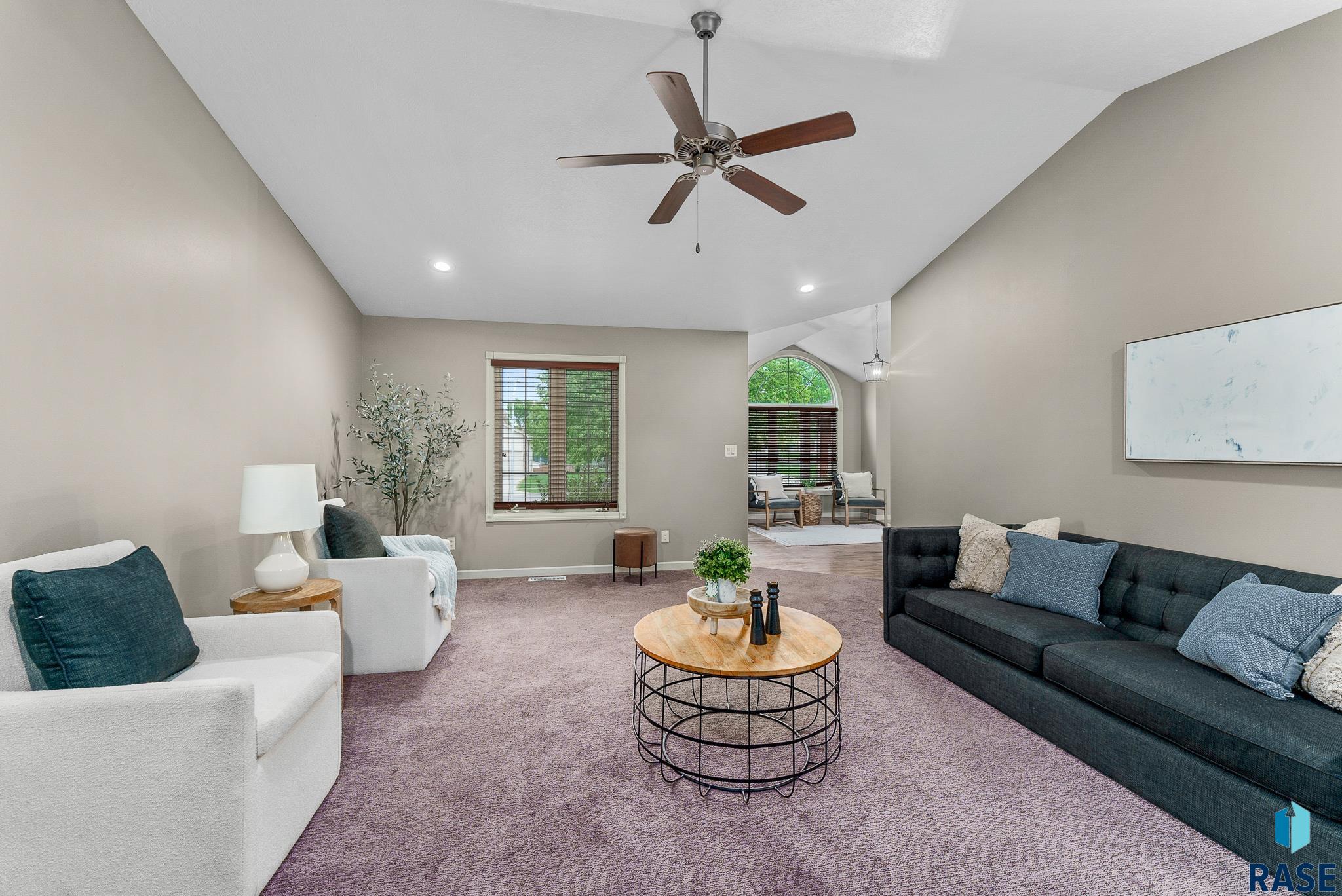 3201 S Bluegrass Ct