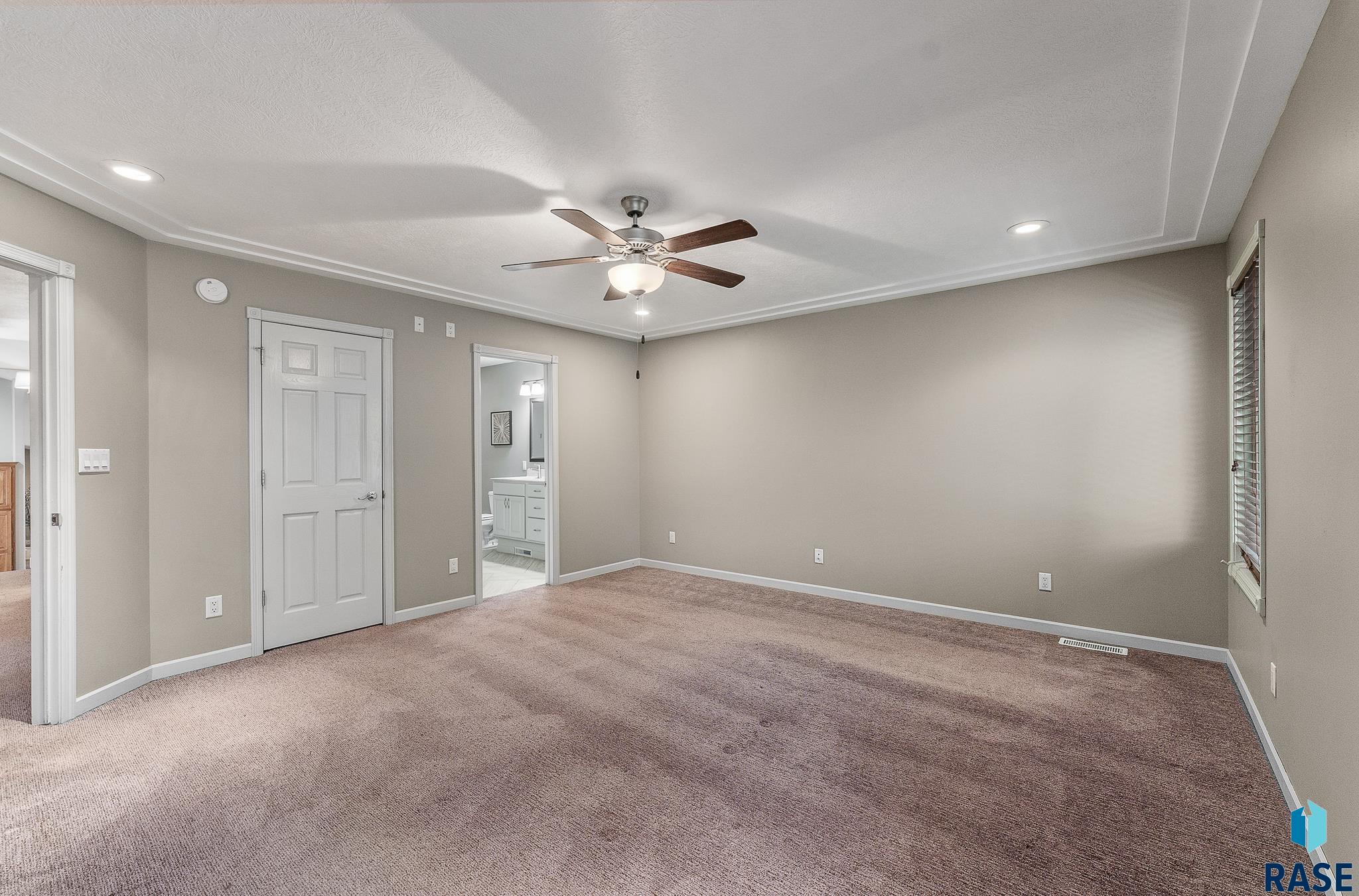 3201 S Bluegrass Ct