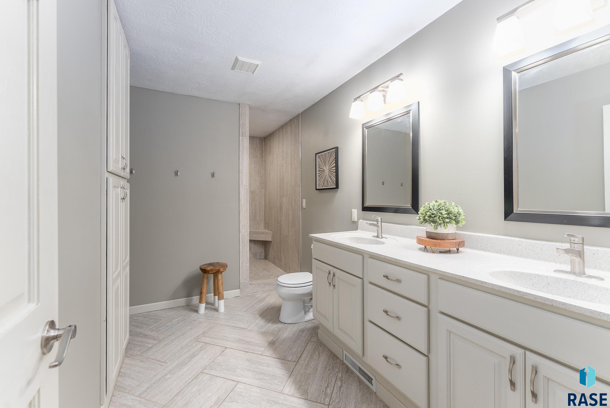 3201 S Bluegrass Ct