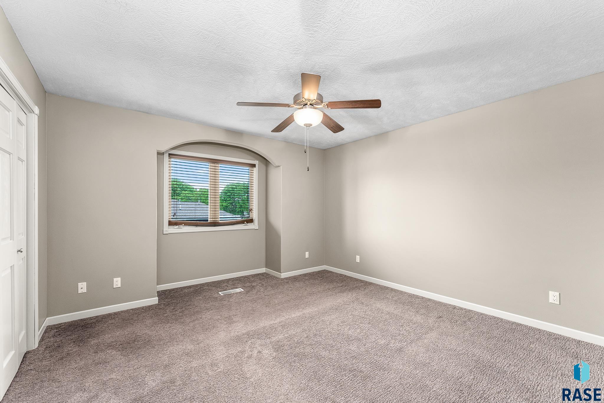 3201 S Bluegrass Ct
