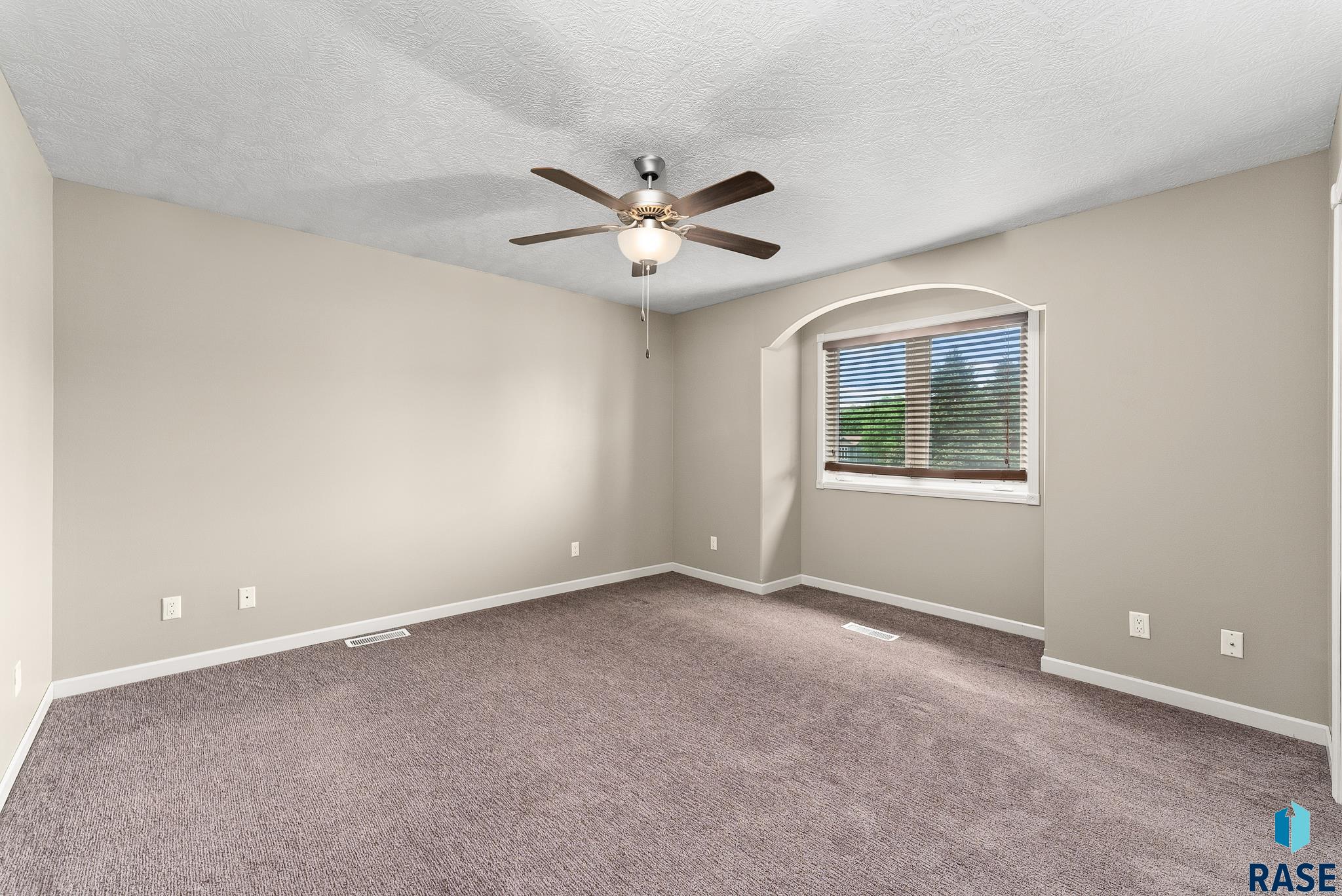 3201 S Bluegrass Ct